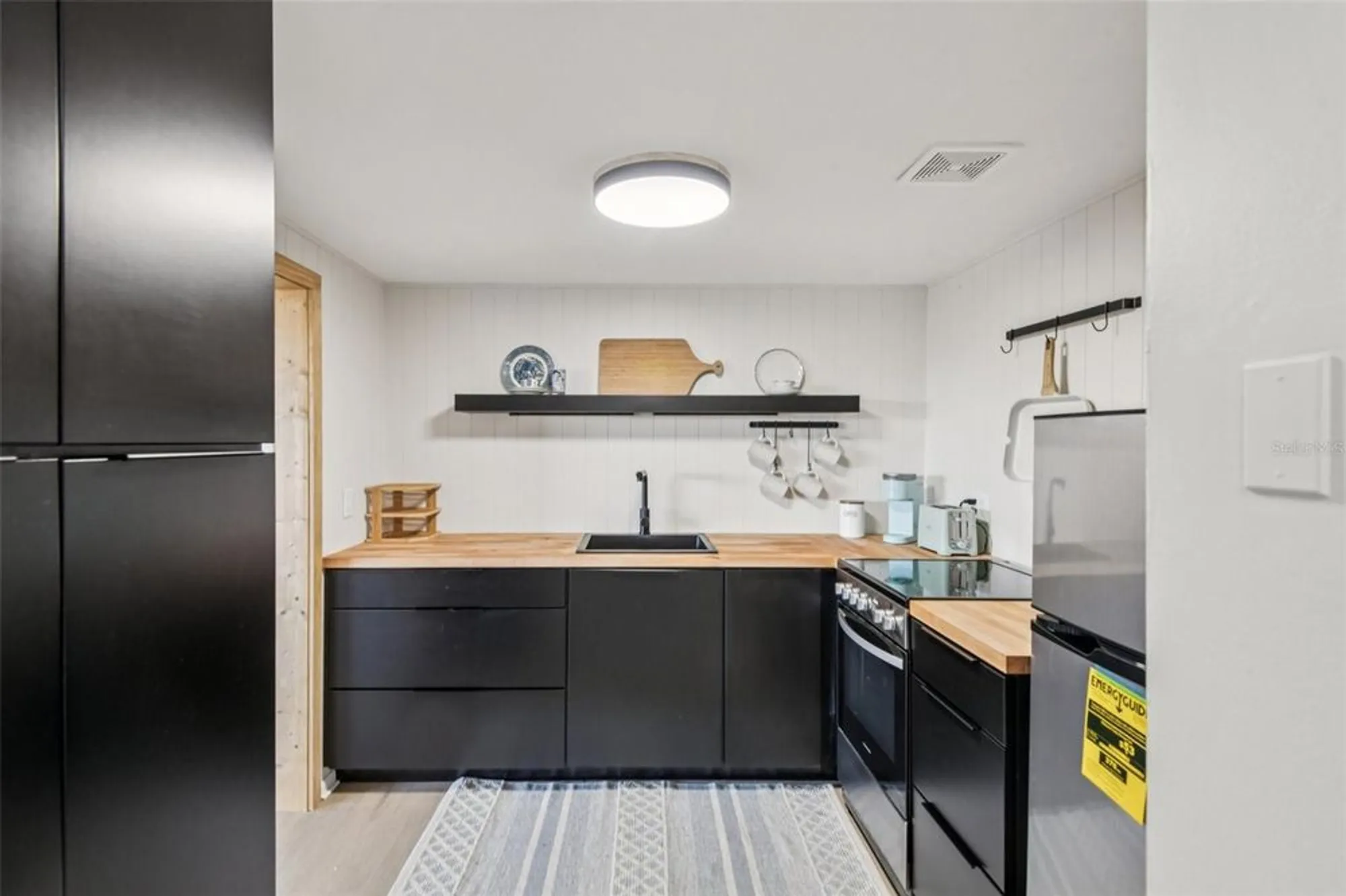 Property Slideshow image 5 of 26 | 2043 denmark st 75, Clearwater, FL, 33763