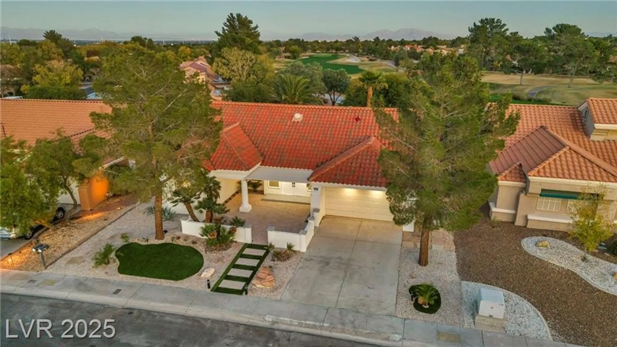Property Slideshow image 39 of 70 | 2920 crown ridge dr, Las Vegas, NV, 89134