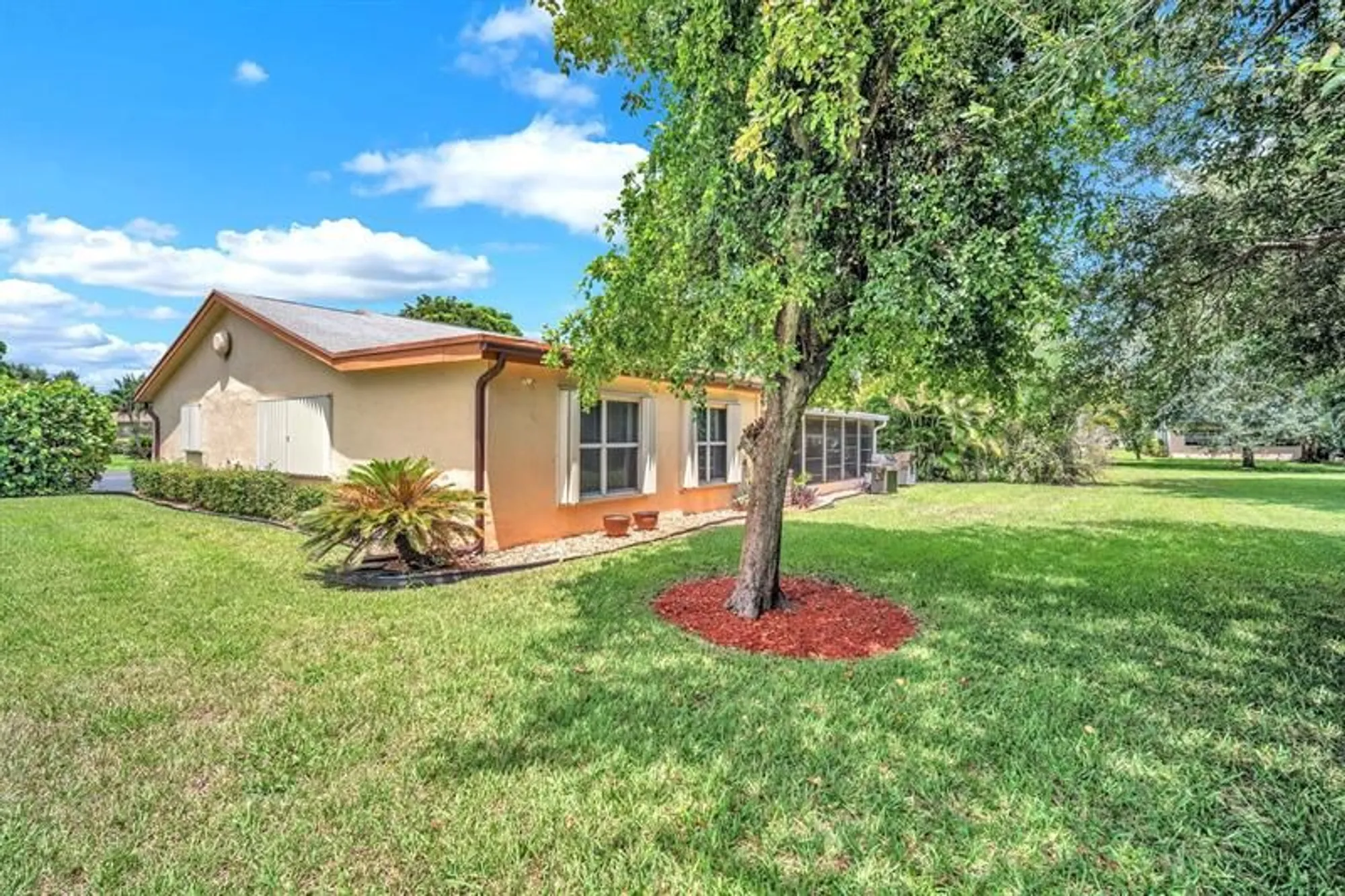 Property Slideshow image 7 of 36 | 6104 rainbow cir, Greenacres, FL, 33463