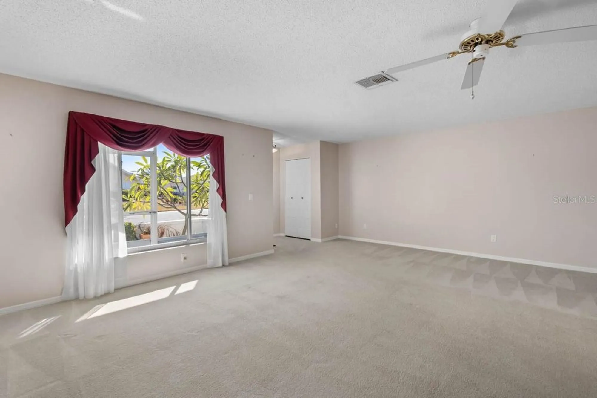 Property Slideshow image 3 of 24 | 910 bluewater dr, Sun City Center, FL, 33573