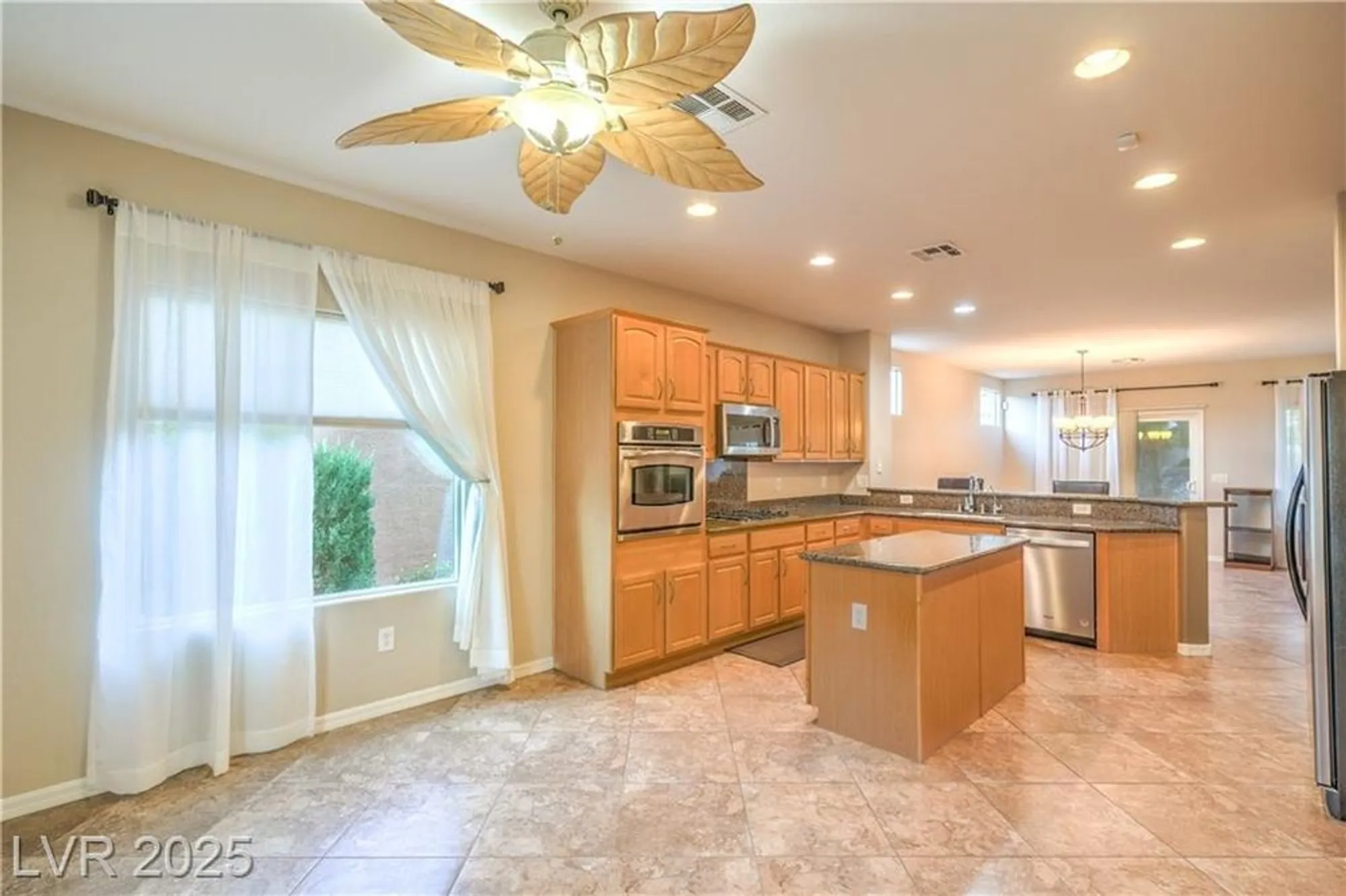 Property Slideshow image 13 of 52 | 2148 shadow canyon dr, Henderson, NV, 89044