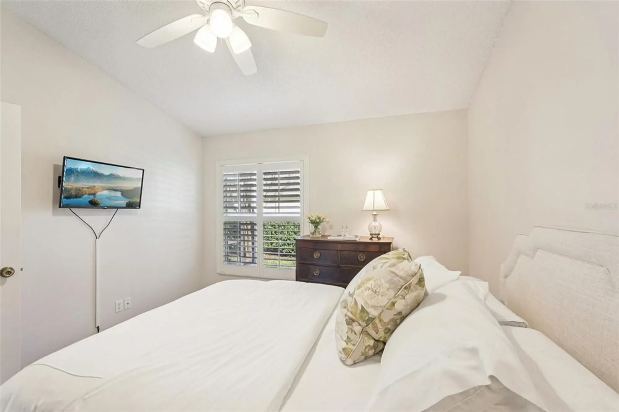 Property Slideshow image 16 of 57 | 2433 new haven cir, Sun City Center, FL, 33573