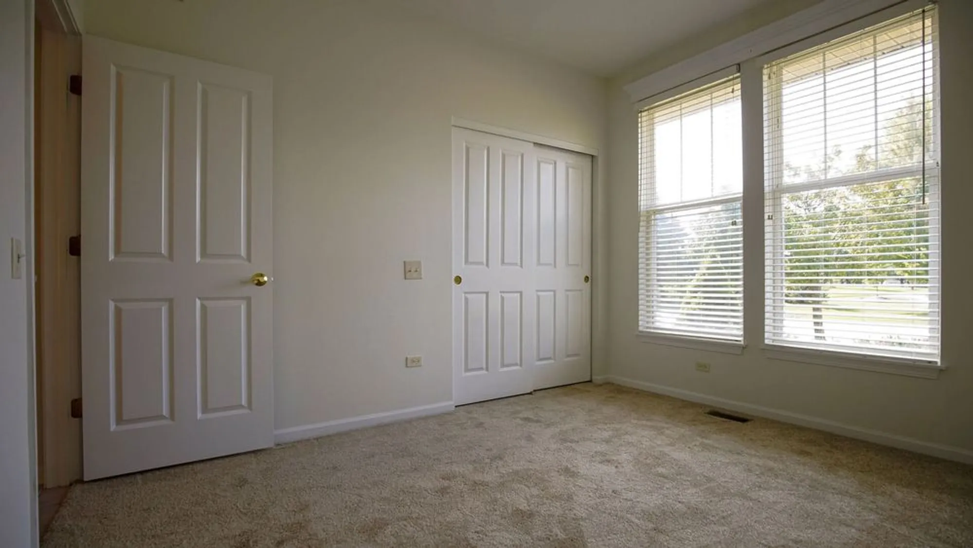 Property Slideshow image 18 of 38 | 12298 winding creek loop, Huntley, IL, 60142