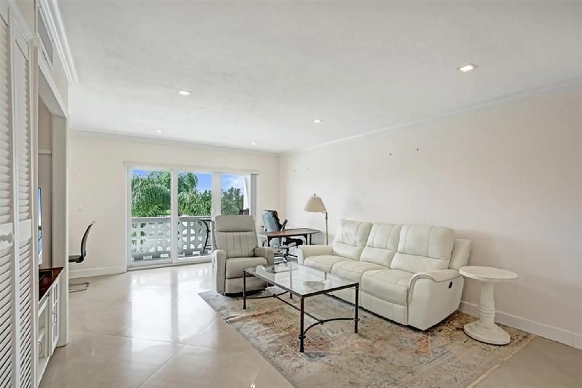 Property Slideshow image 16 of 49 | 1001 n riverside dr 304, Pompano Beach, FL, 33062
