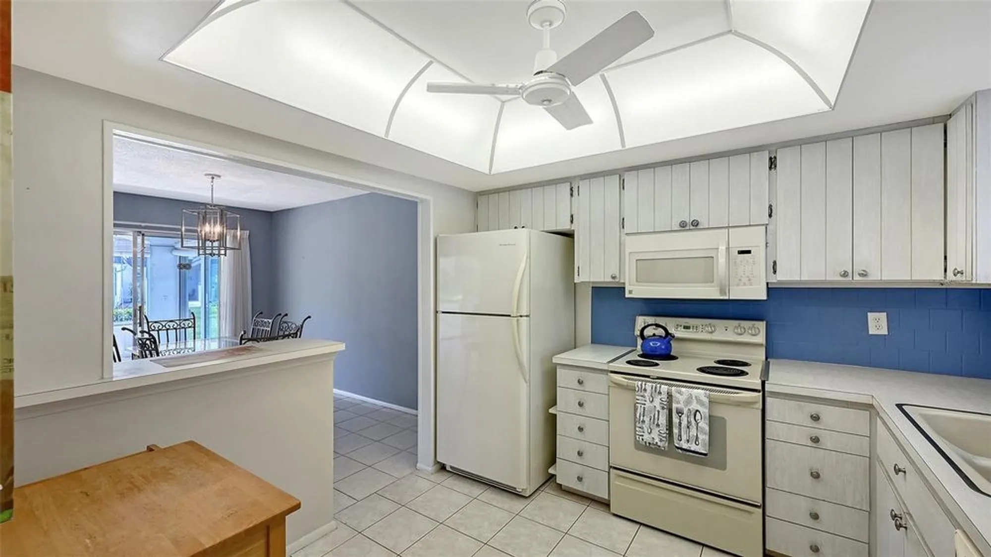 Property Slideshow image 17 of 47 | 5474 riverbluff cir v35, Sarasota, FL, 34231