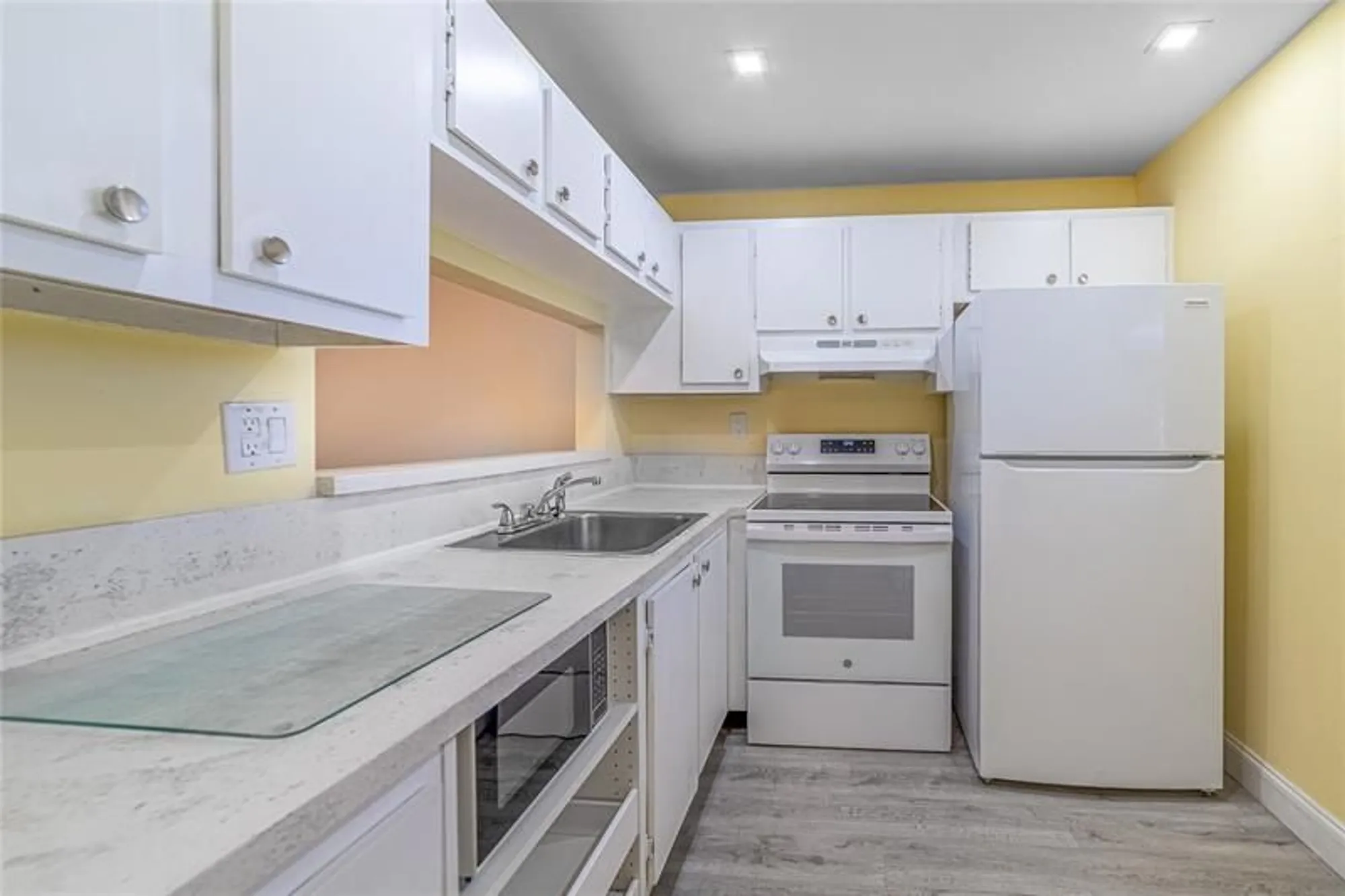 Property Slideshow image 5 of 37 | 9101 lime bay blvd apt 309, Tamarac, FL, 33321
