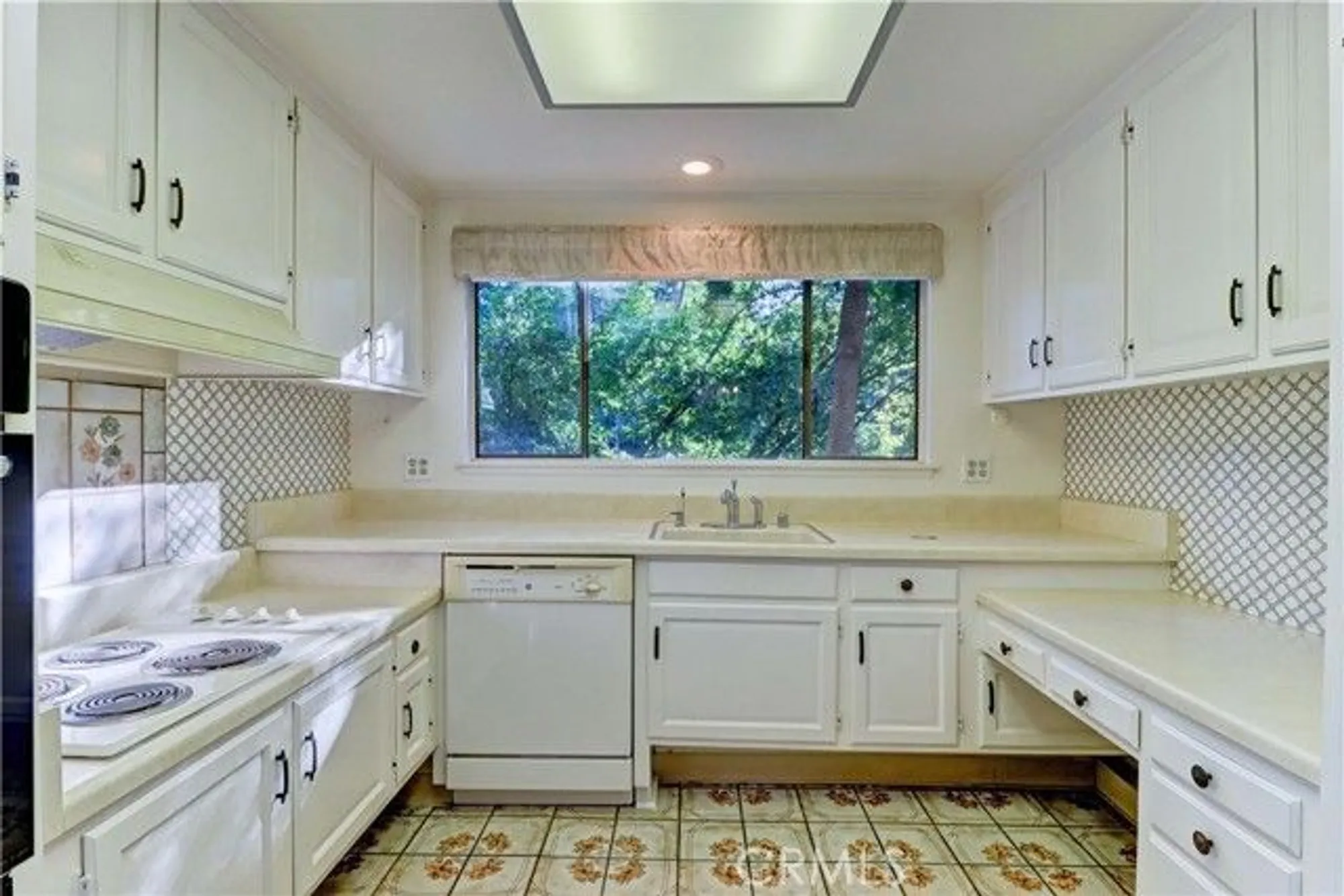 Property Slideshow image 16 of 56 | 2009 via mariposa w d, Laguna Woods, CA, 92637