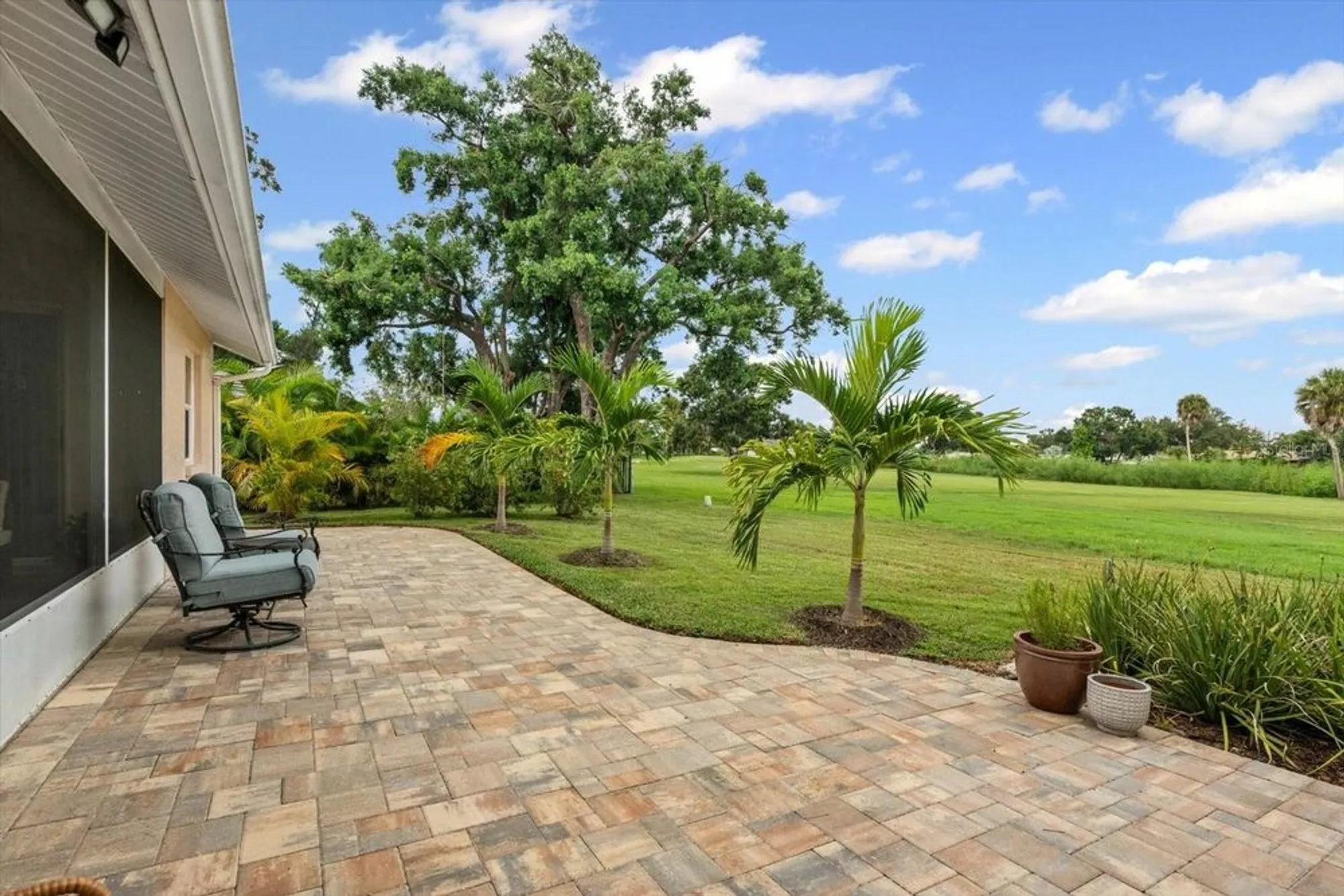 Property Slideshow image 4 of 44 | 3339 sheffield cir, Sarasota, FL, 34239
