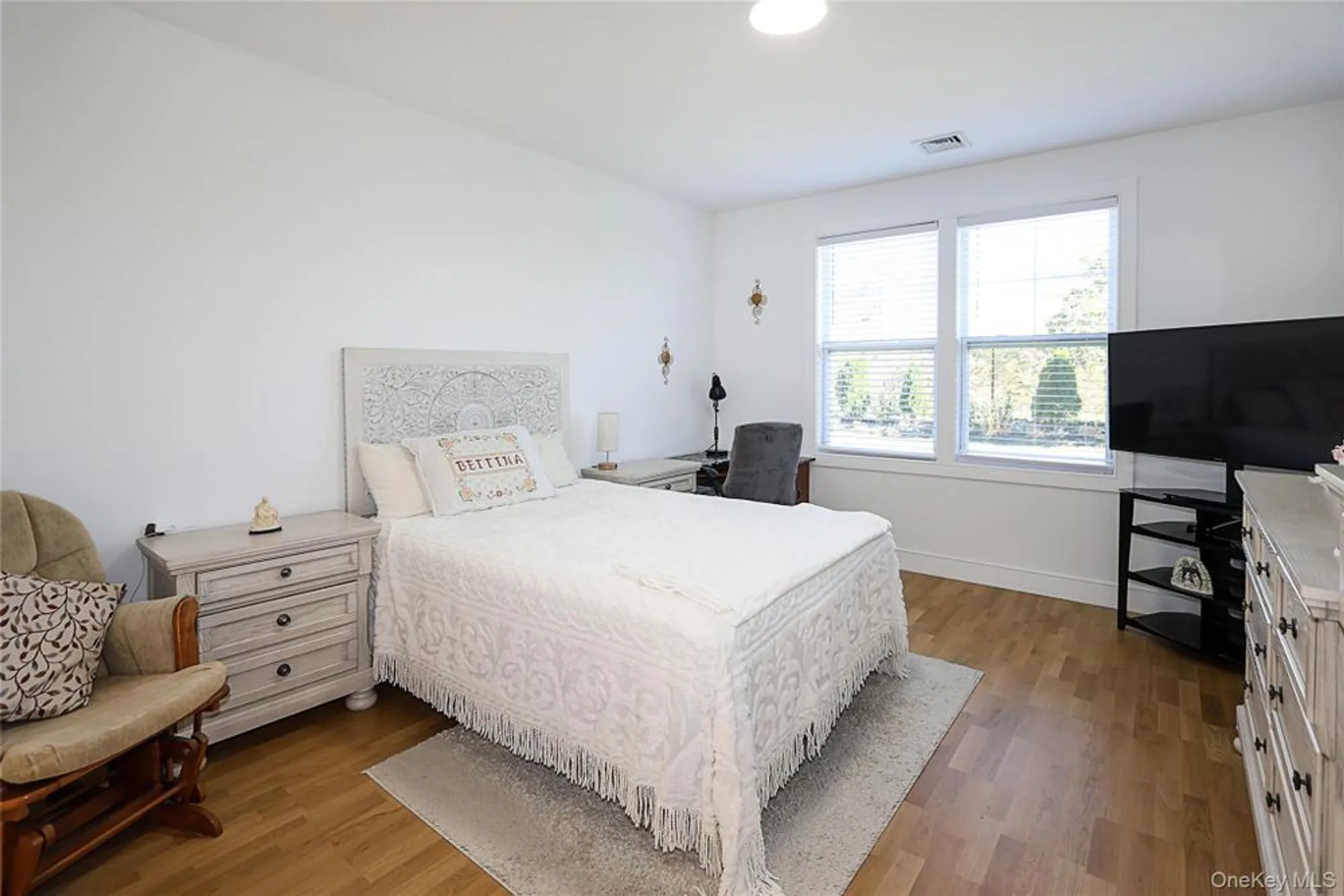 Property Slideshow image 18 of 29 | 209 breton way, Glen Cove, NY, 11542