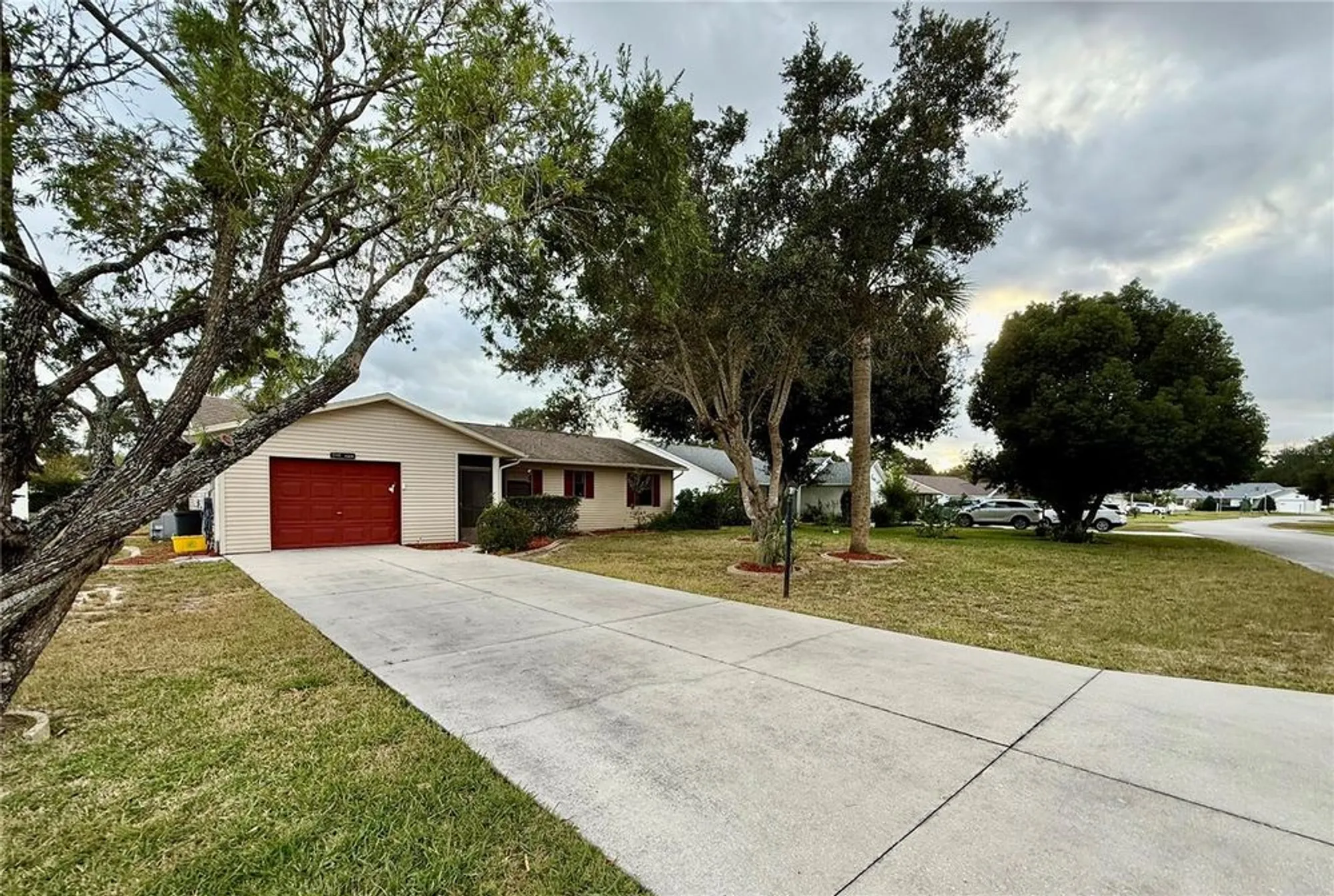 Property Slideshow image 22 of 29 | 2105 greenlaw ct # 2105, Leesburg, FL, 34788