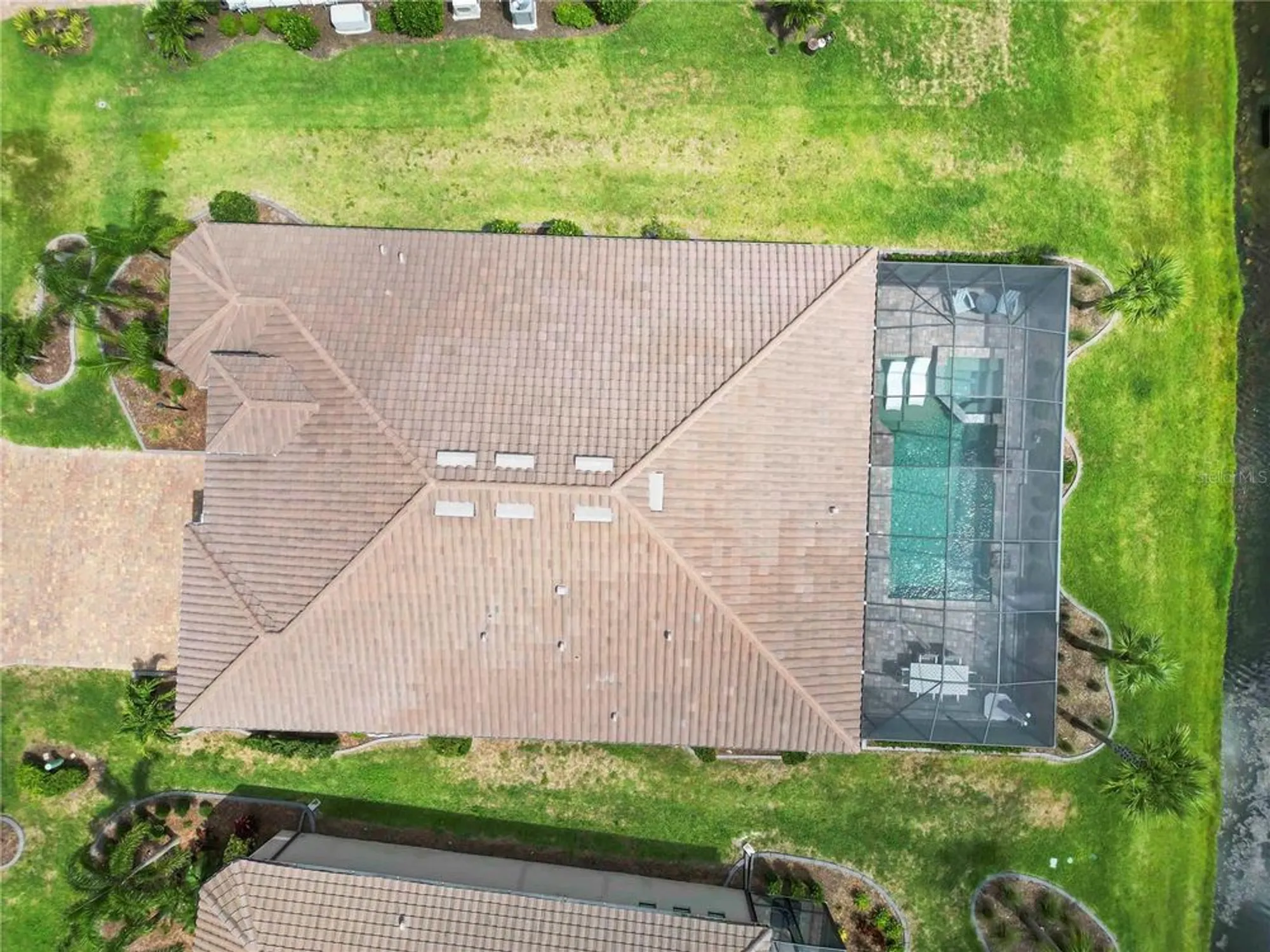 Property Slideshow image 9 of 83 | 7327 summerland cv, Bradenton, FL, 34202