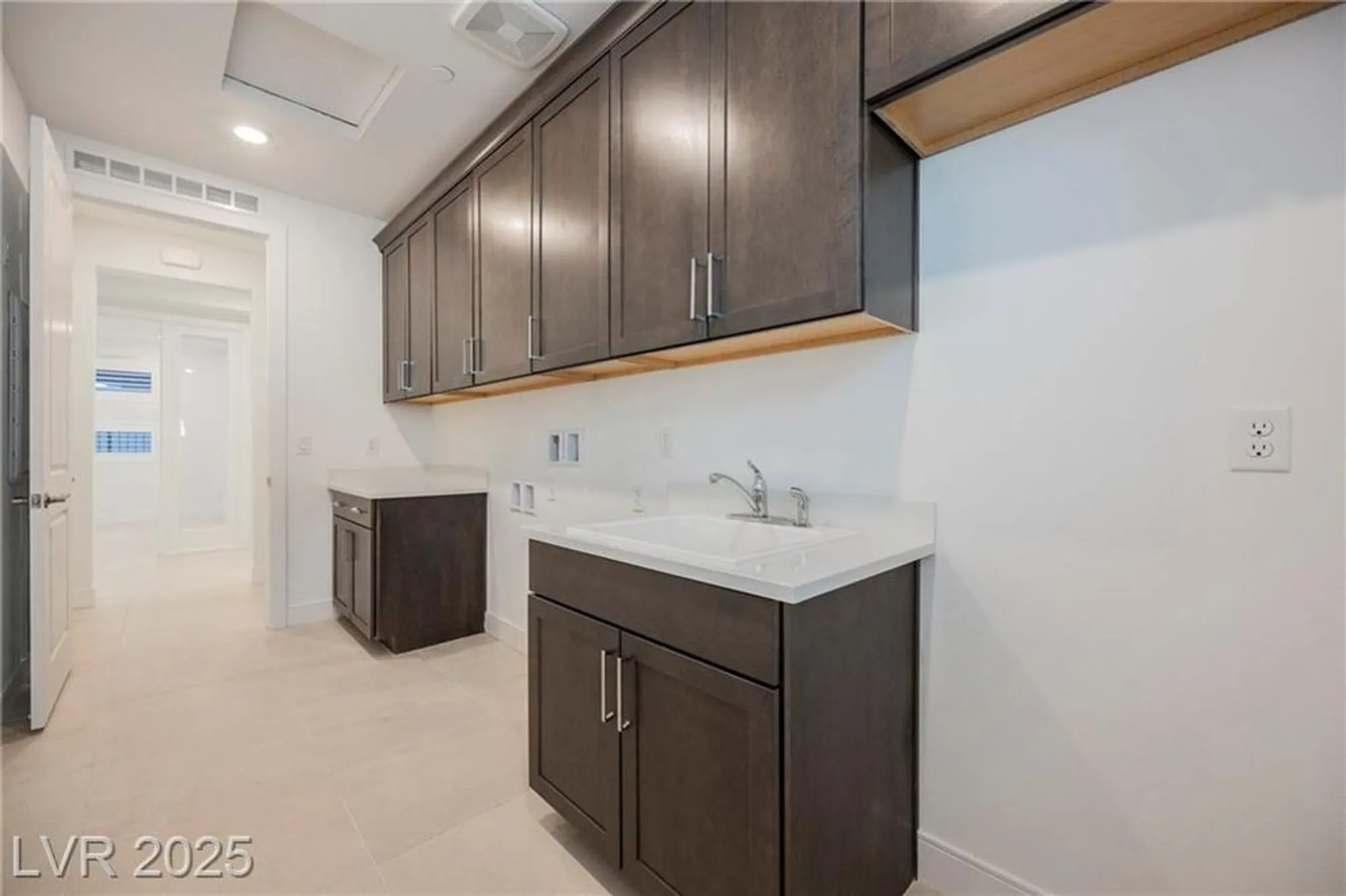 Property Slideshow image 9 of 24 | 19 desert ivy ln, Henderson, NV, 89011