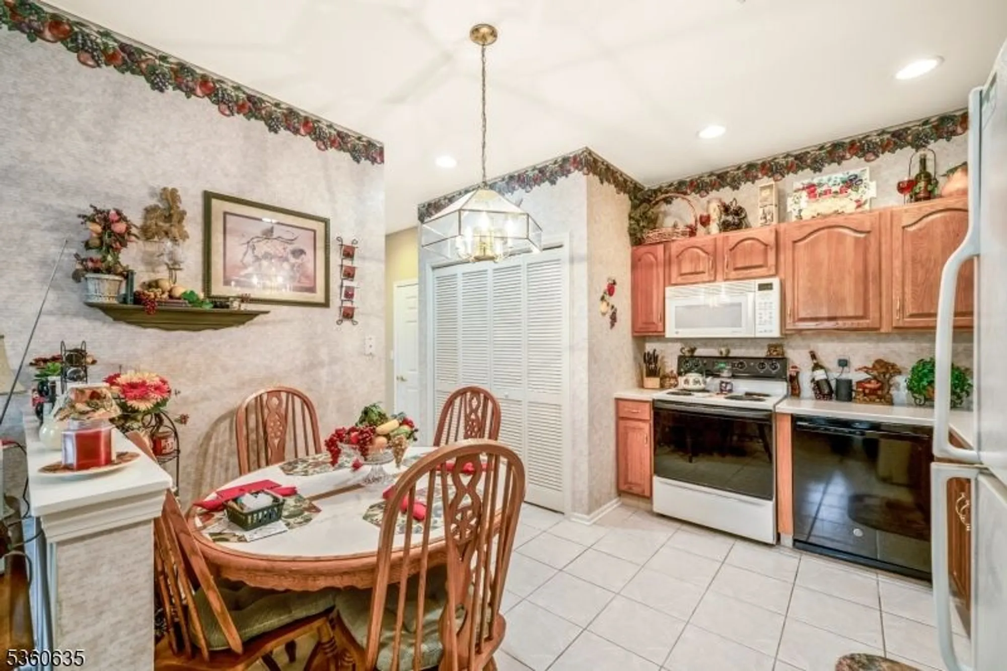 Property Slideshow image 9 of 19 | 7417 richmond rd # 417, West Milford, NJ, 07480