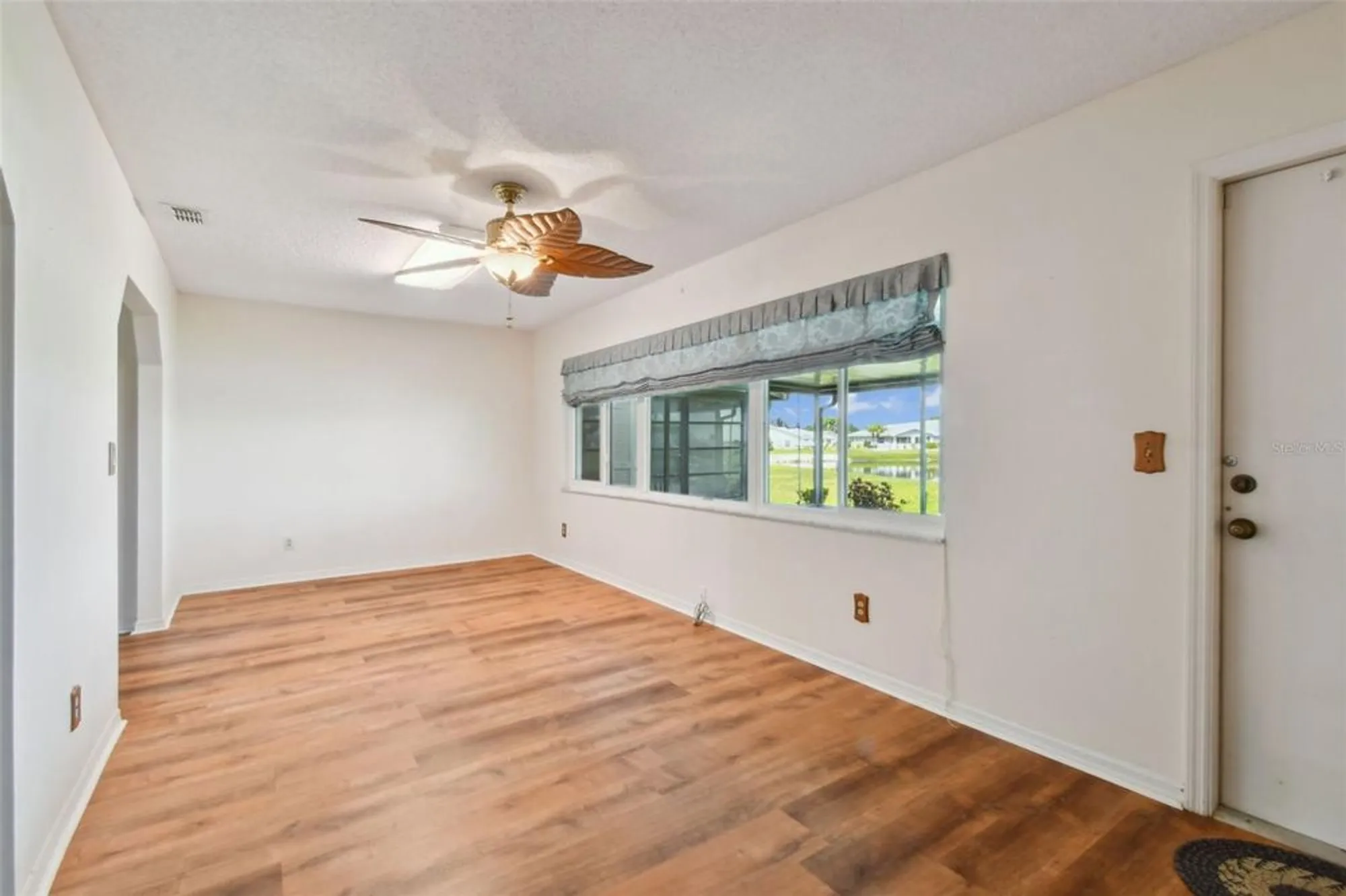 Property Slideshow image 14 of 28 | 912 e del webb blvd, Sun City Center, FL, 33573