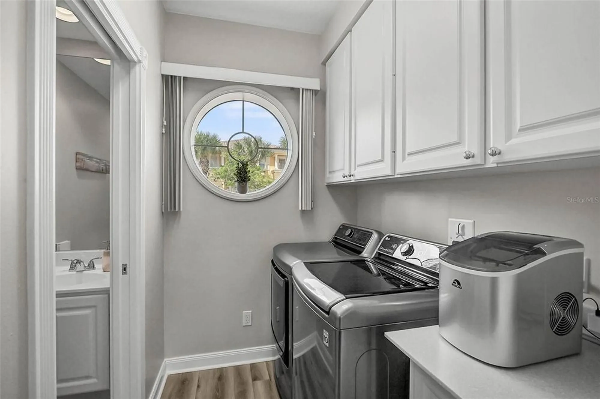 Property Slideshow image 14 of 51 | 1737 burgos dr, Sarasota, FL, 34238