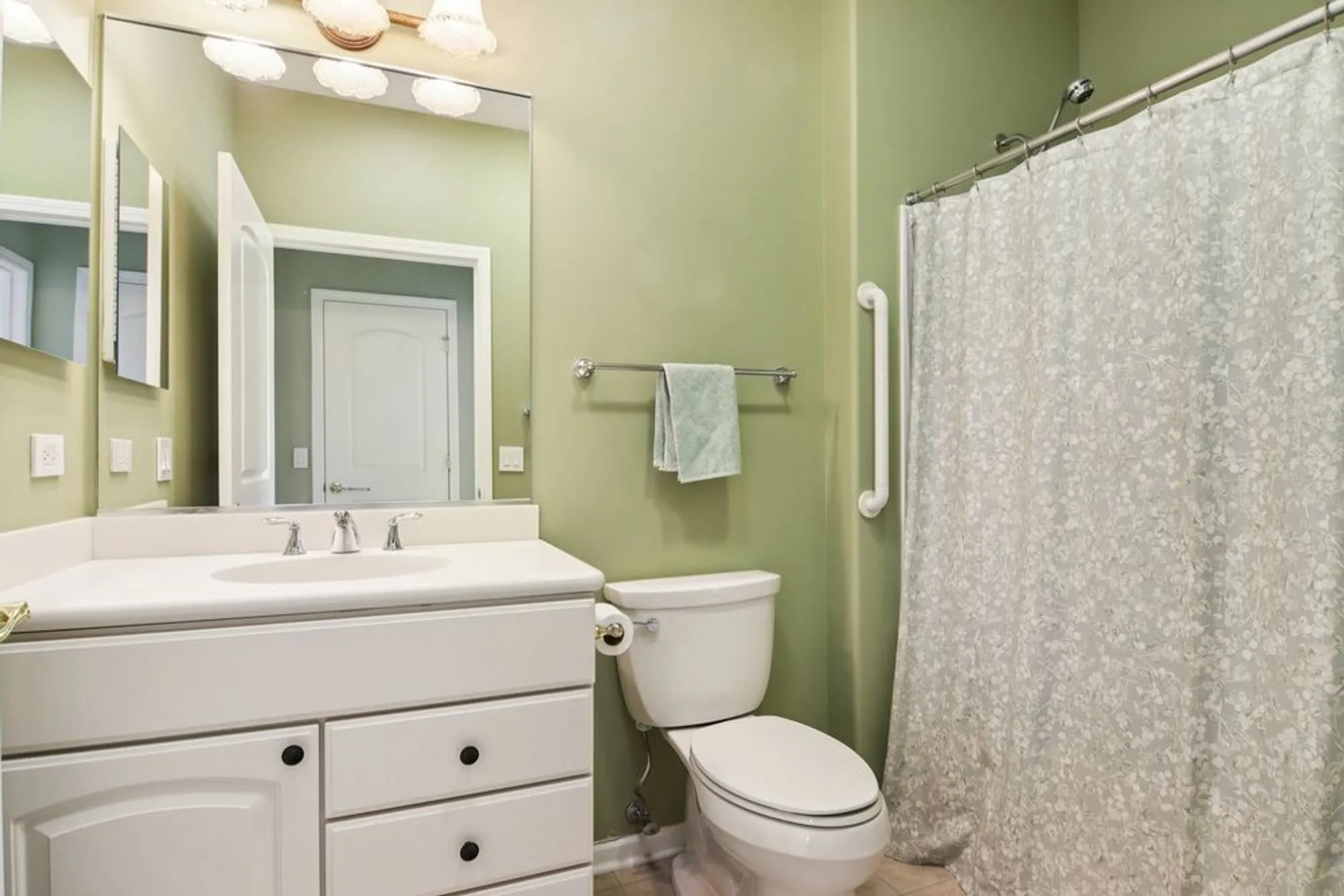 Property Slideshow image 23 of 39 | 328 legacy ct, Grayslake, IL, 60030