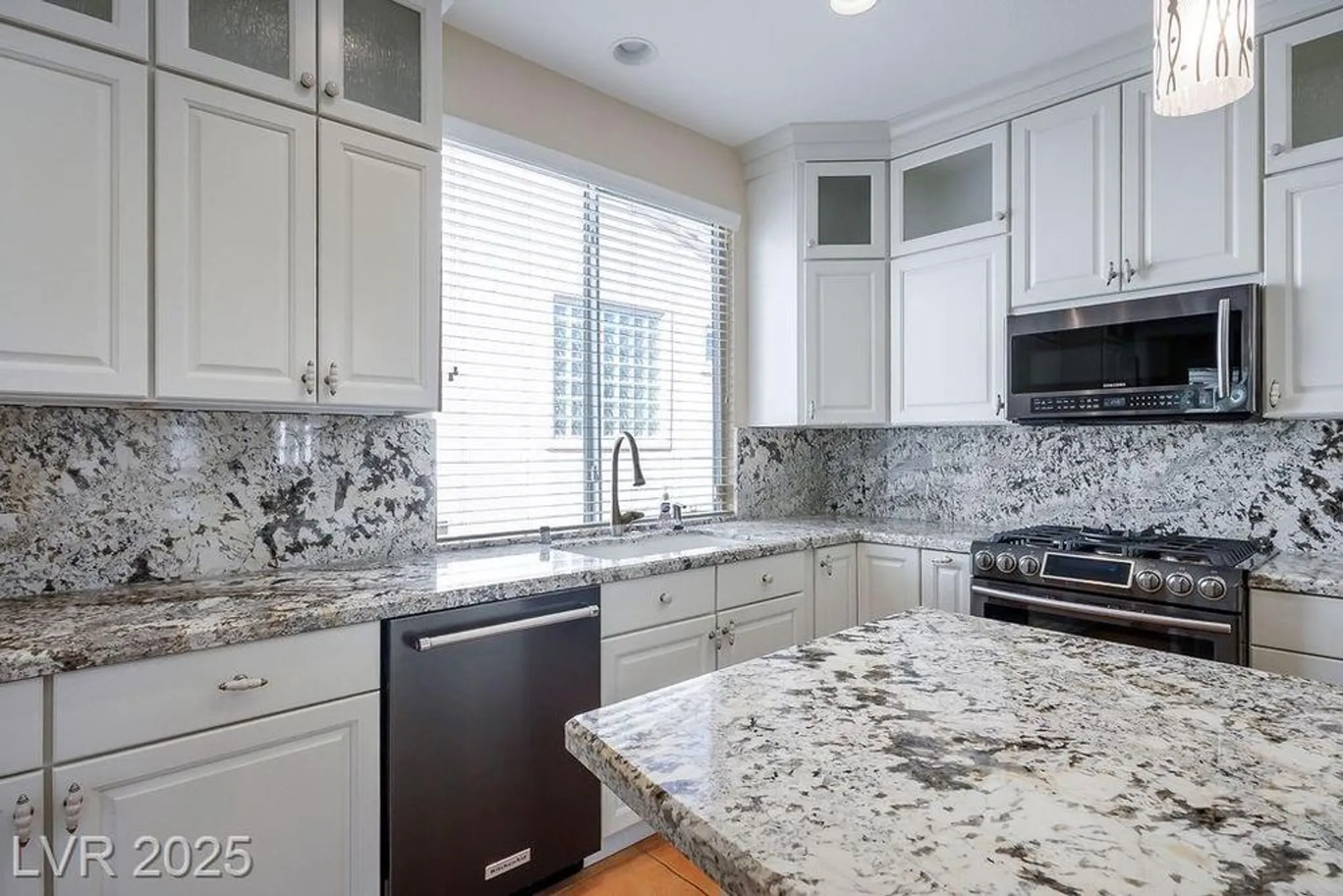 Property Slideshow image 2 of 64 | 5123 vincitor st, Las Vegas, NV, 89135