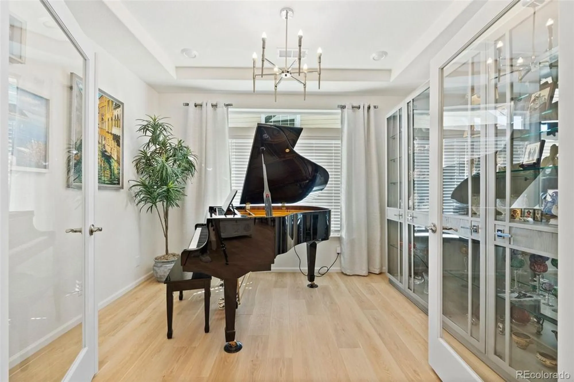 Property Slideshow image 8 of 44 | 5037 n quemoy st, Aurora, CO, 80019