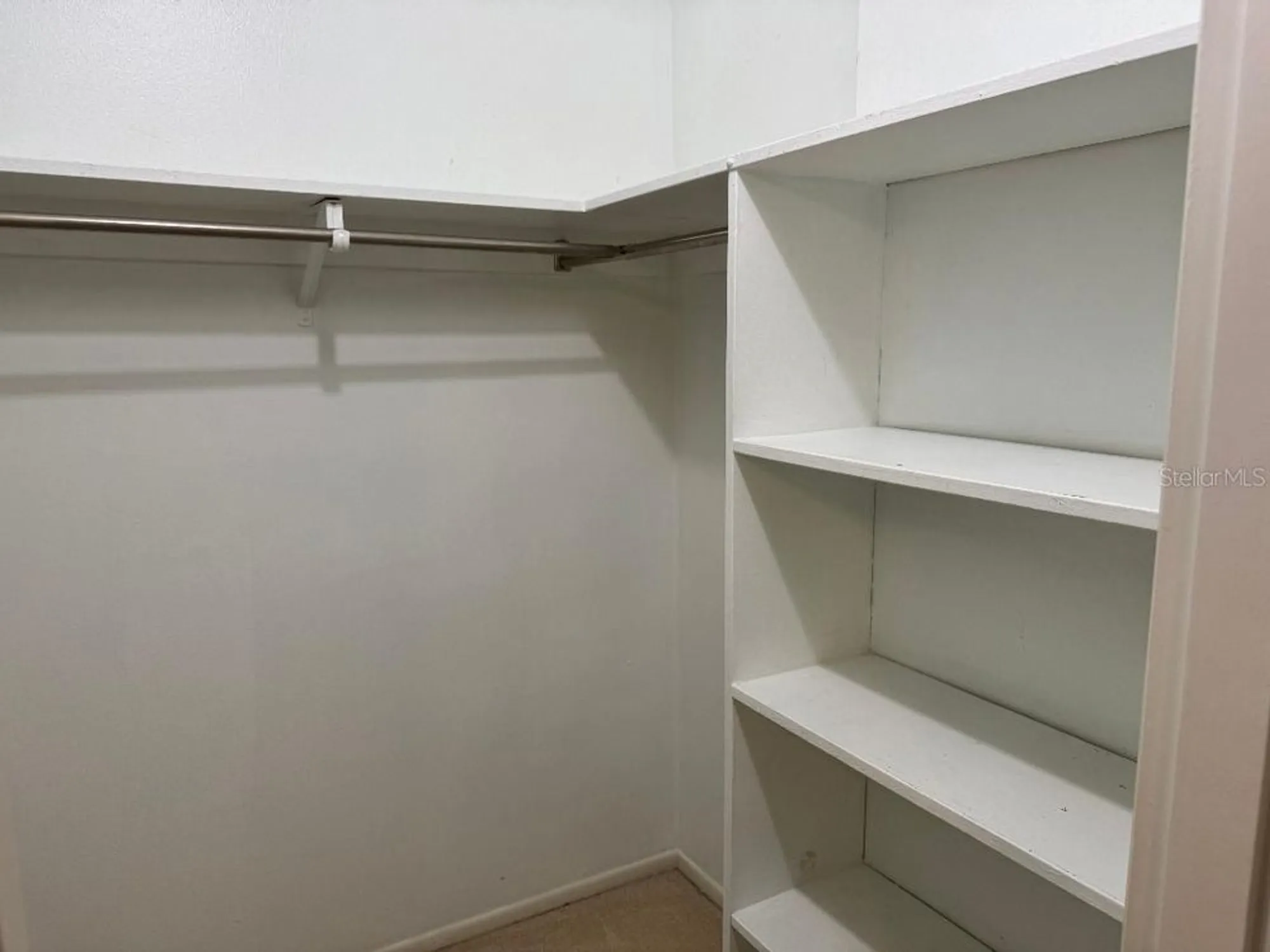 Property Slideshow image 10 of 26 | 5531 riverbluff cir # v9, Sarasota, FL, 34231