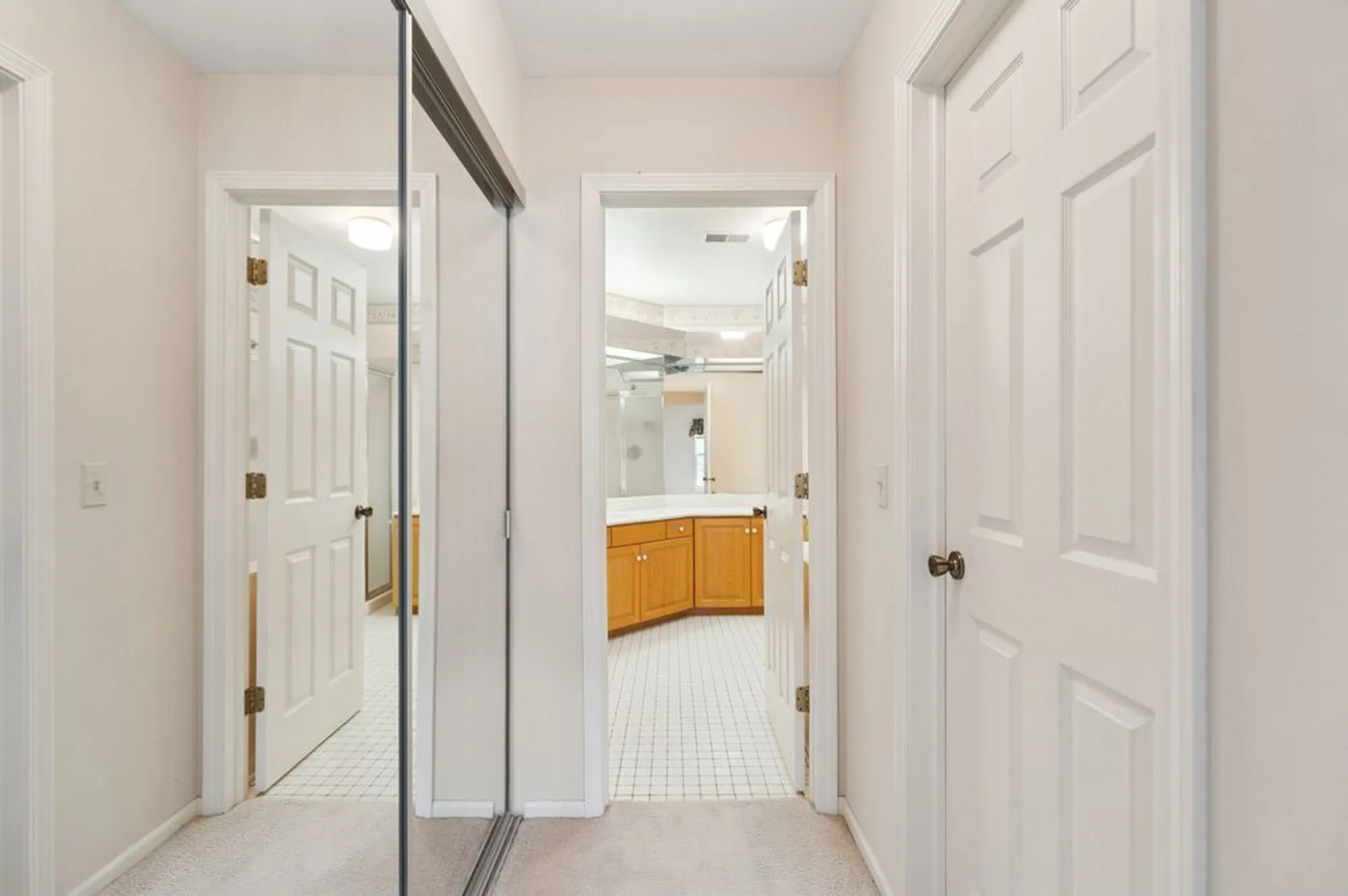 Property Slideshow image 11 of 20 | 501 aberdeen ln c, Prospect Heights, IL, 60070