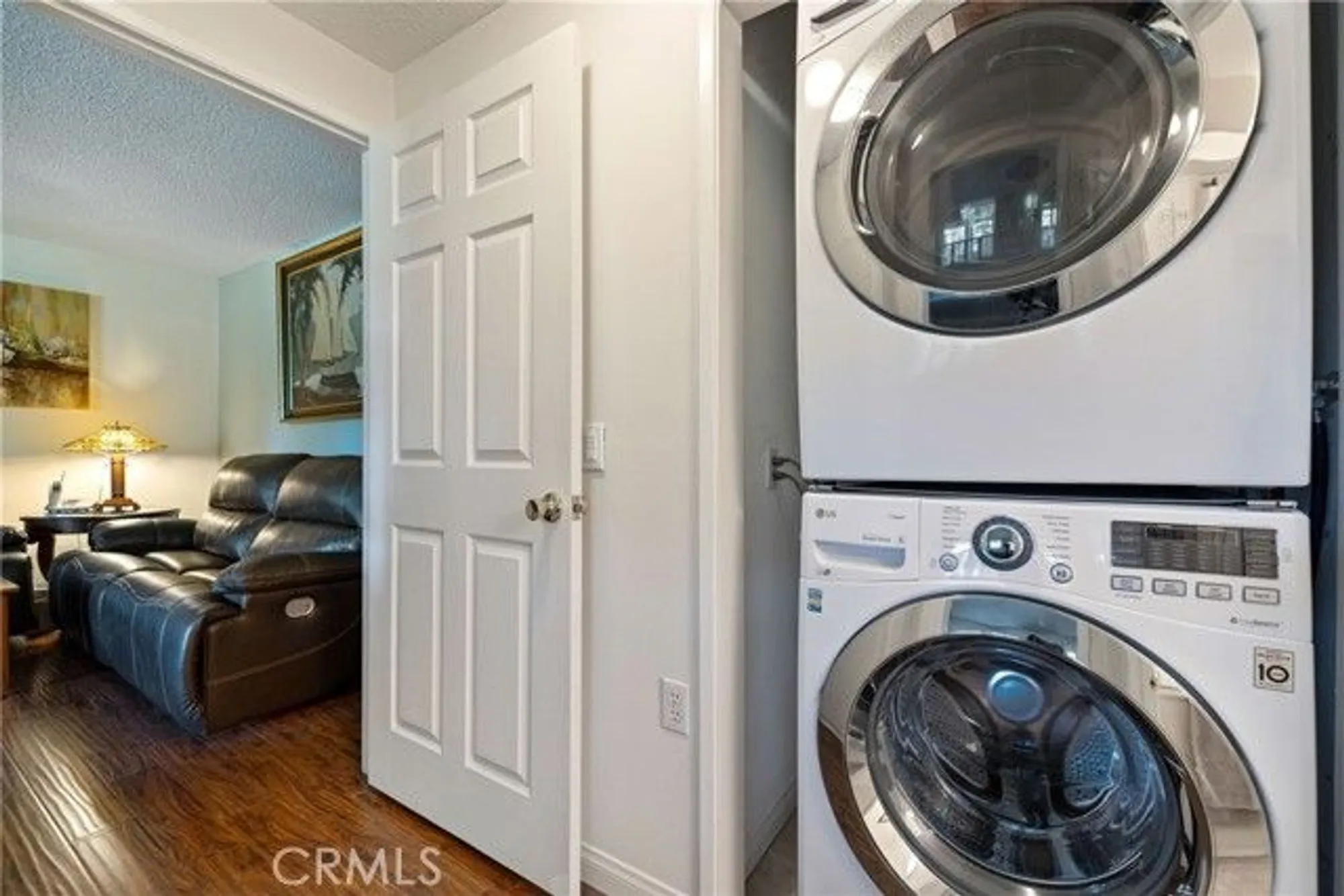 Property Slideshow image 19 of 57 | 19211 avenue of the oaks a, Newhall, CA, 91321