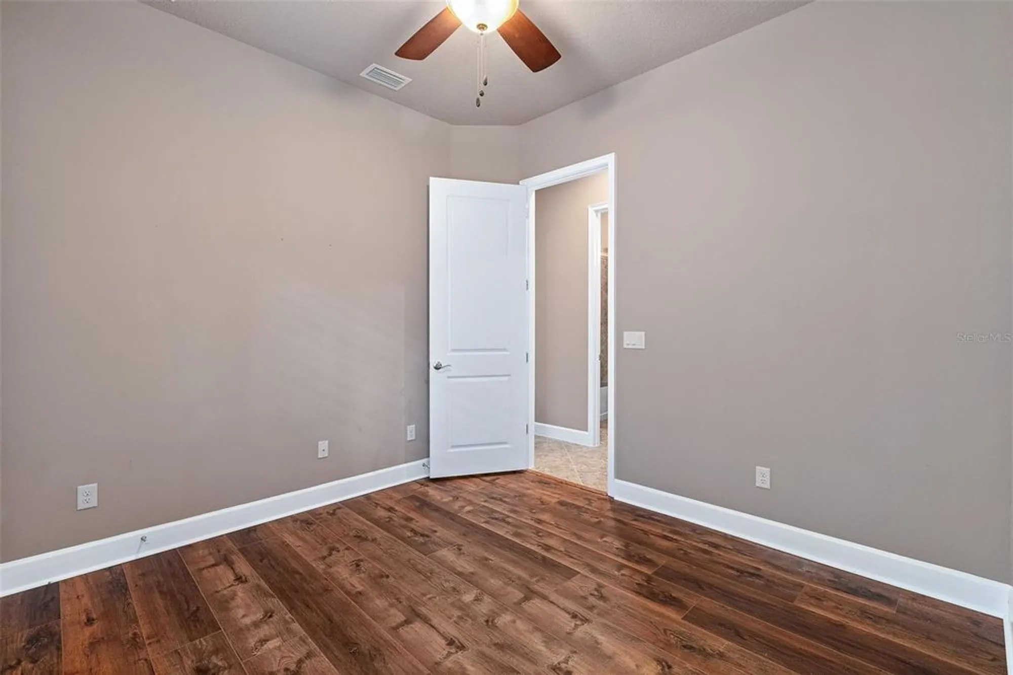 Property Slideshow image 31 of 62 | 829 pinewood dr, Ormond Beach, FL, 32174