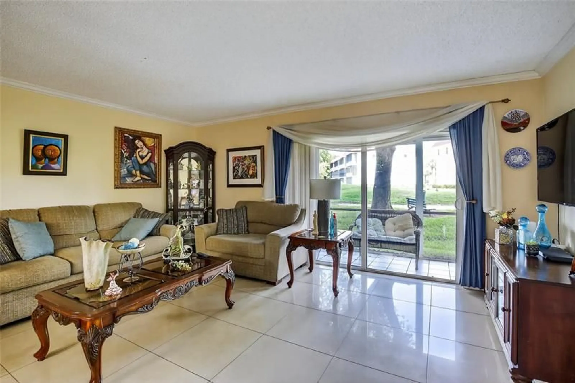 Property Slideshow image 3 of 17 | 211 s hollybrook dr apt 107, Pembroke Pines, FL, 33025