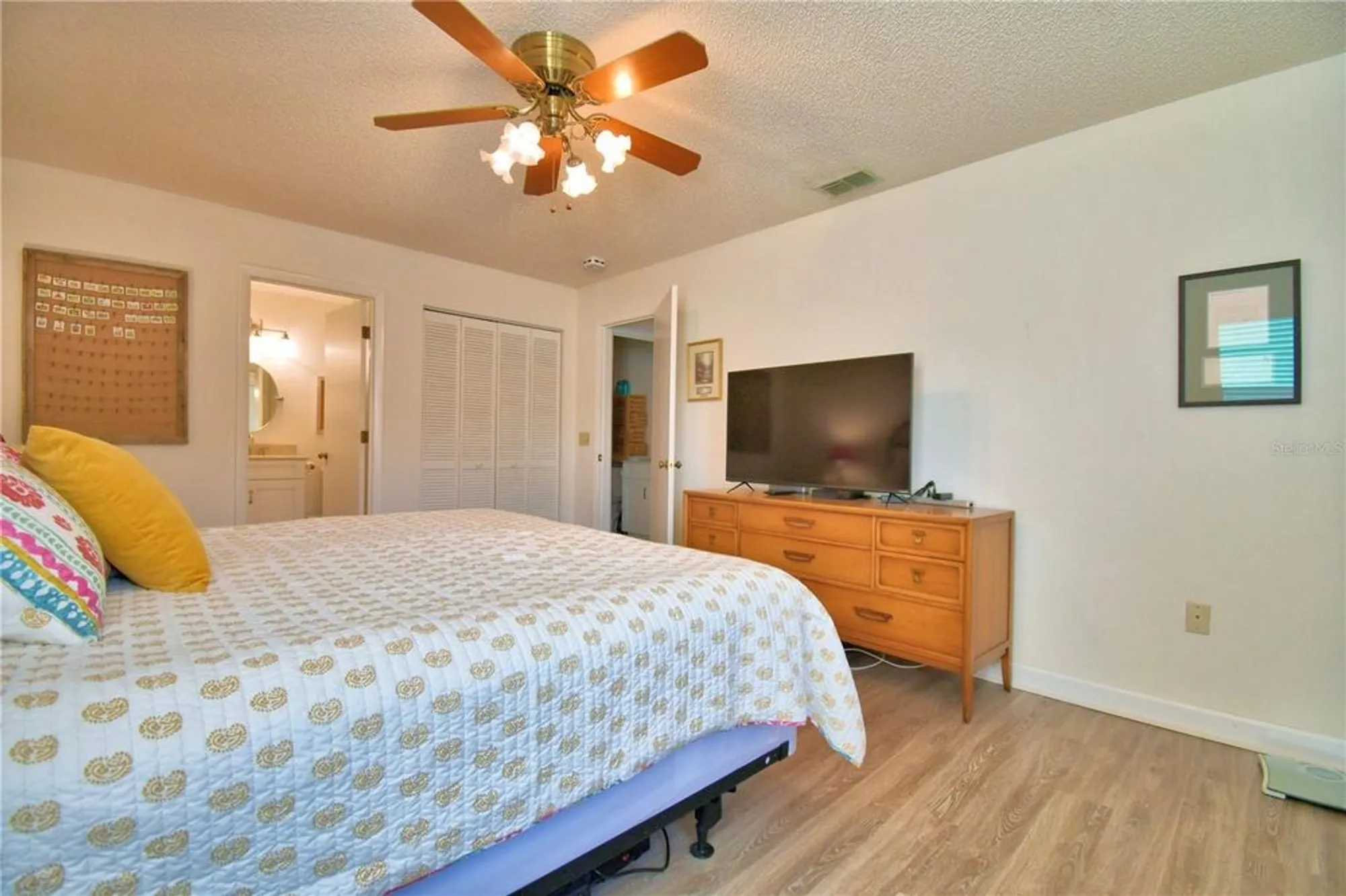 Property Slideshow image 25 of 60 | 4823 colonnades cir, Lakeland, FL, 33811