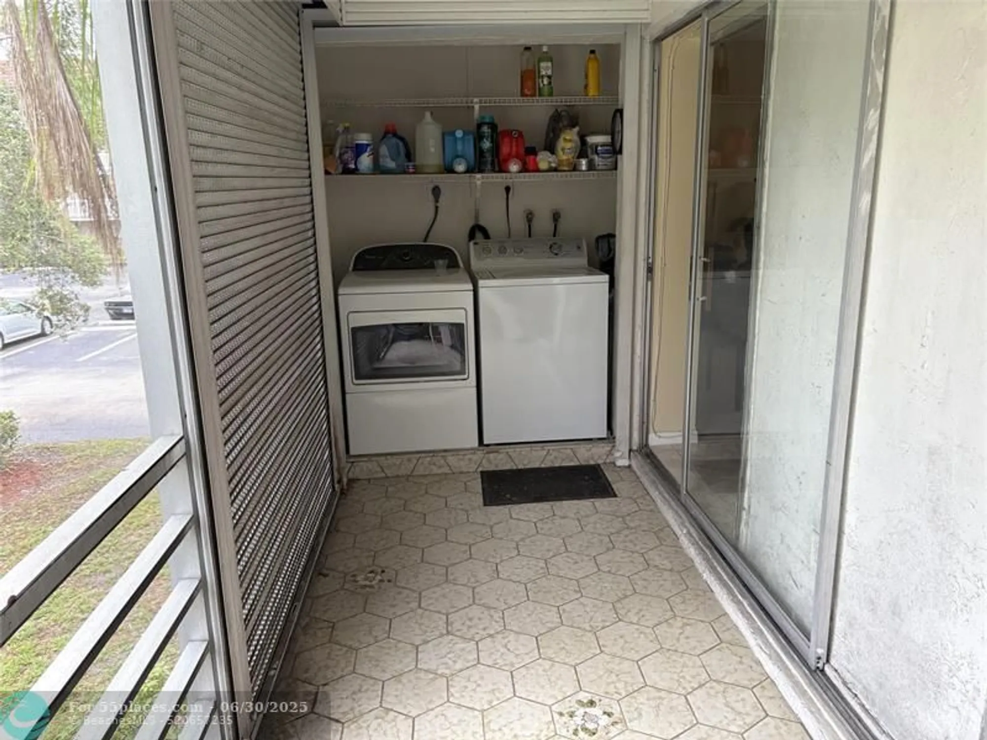 Property Slideshow image 13 of 17 | 3571 inverrary dr 209, Lauderhill, FL, 33319