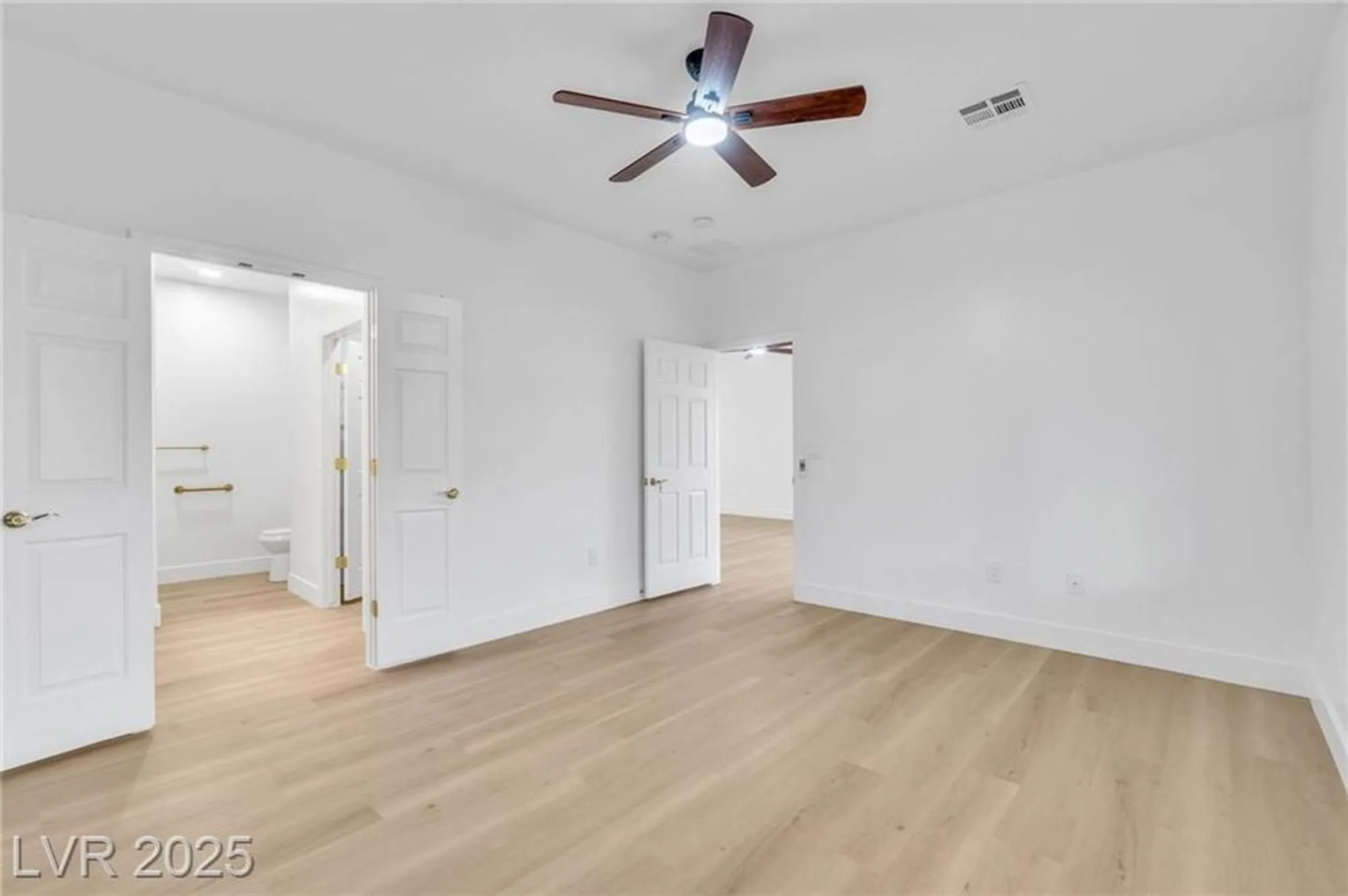 Property Slideshow image 12 of 32 | 3508 kittiwake rd, North Las Vegas, NV, 89084