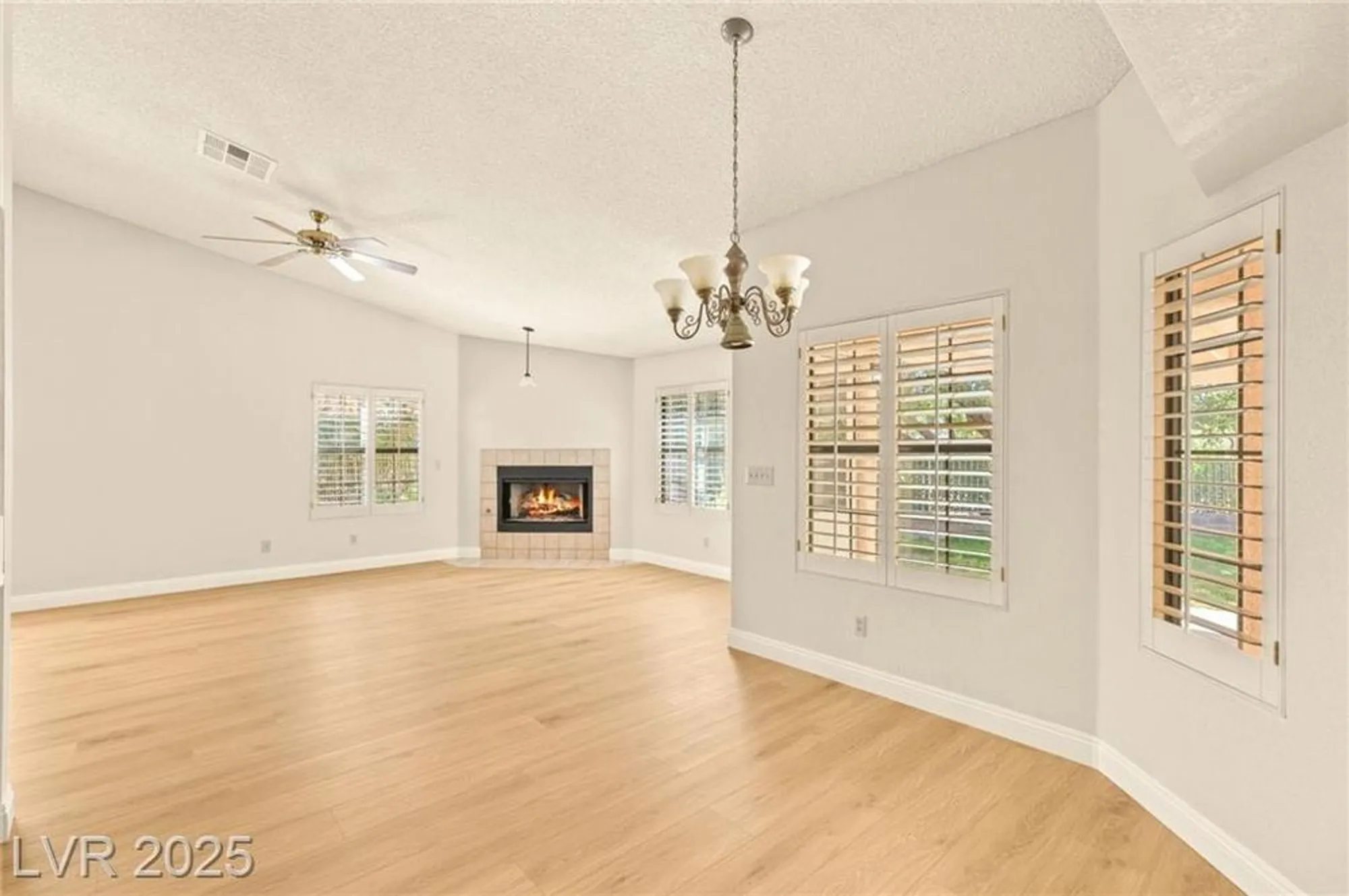 Property Slideshow image 10 of 40 | 5605 bay shore cir, Las Vegas, NV, 89130