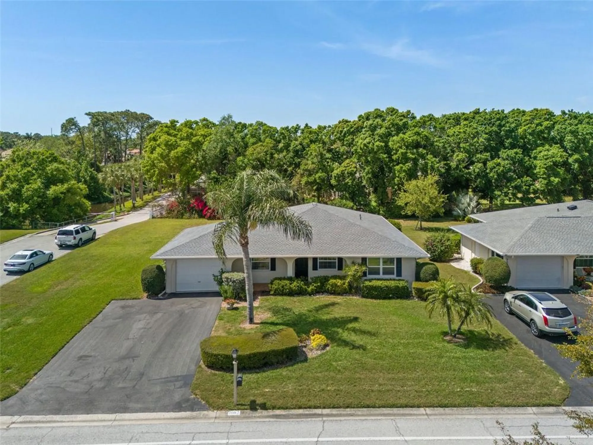 Property Slideshow image 5 of 70 | 7082 w country club dr n # 7082, Sarasota, FL, 34243