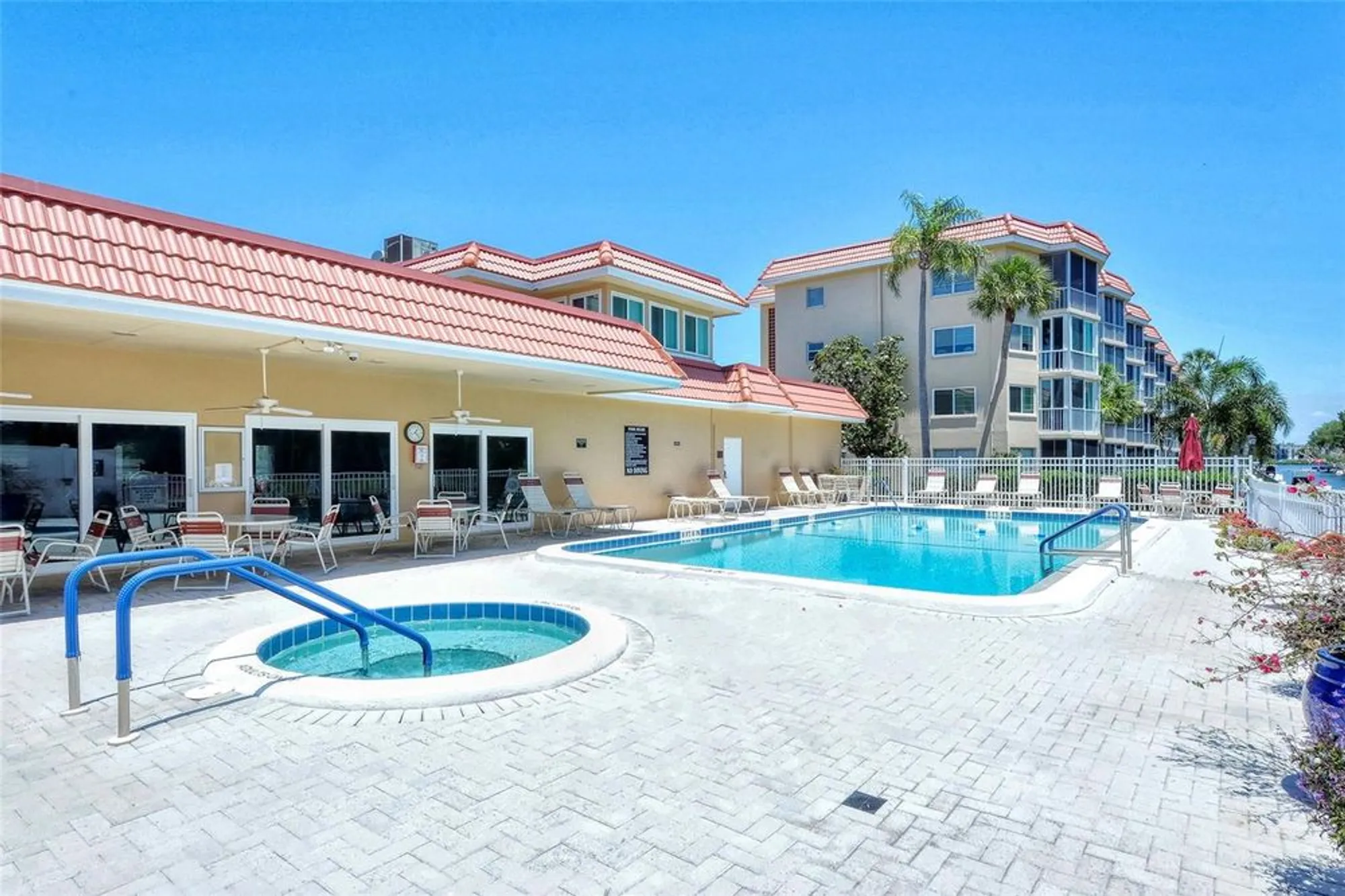 Property Slideshow image 39 of 65 | 1300 n portofino dr apt 103, Sarasota, FL, 34242