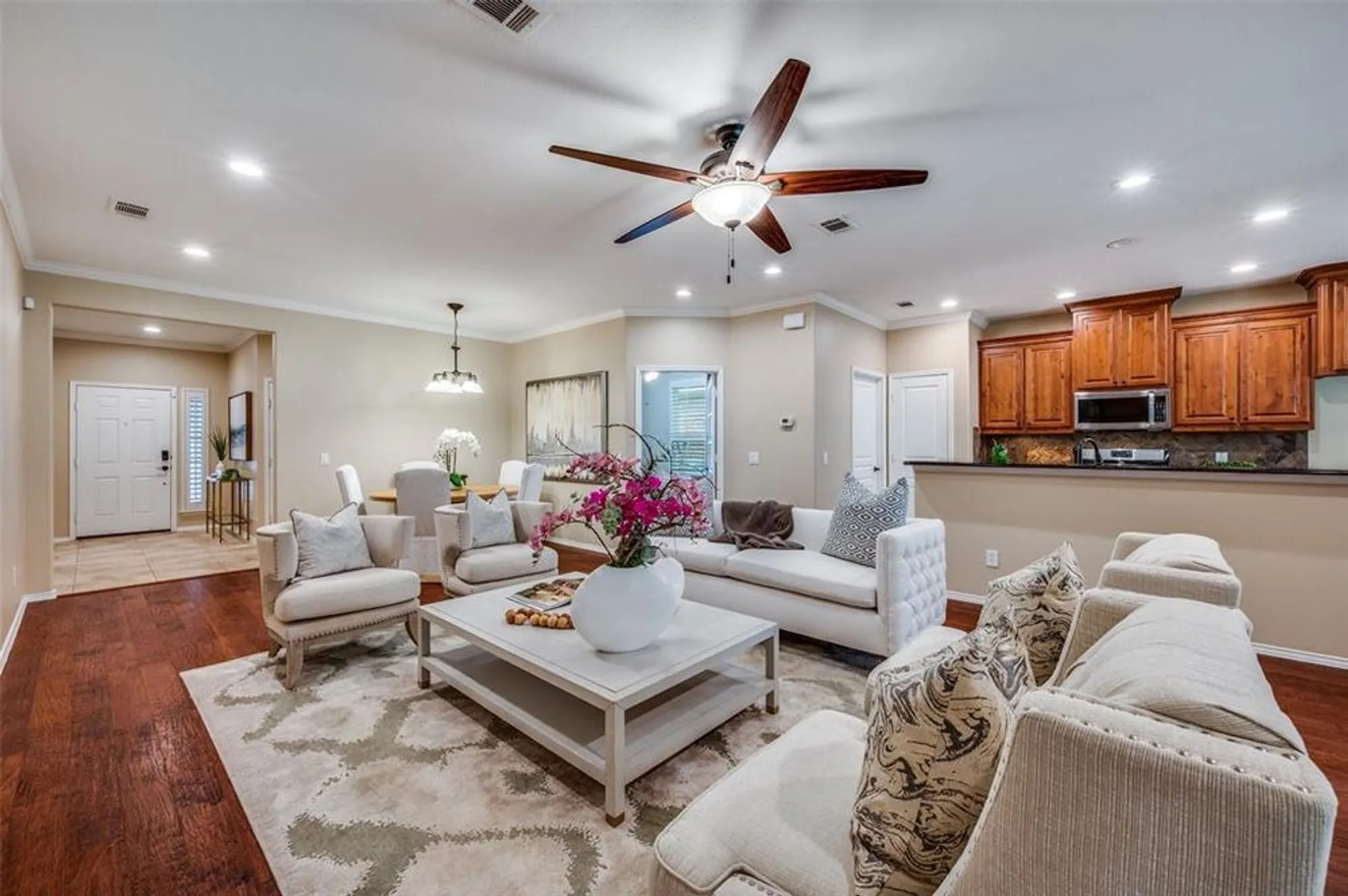 Property Slideshow image 8 of 26 | 1698 overwood dr, Frisco, TX, 75036