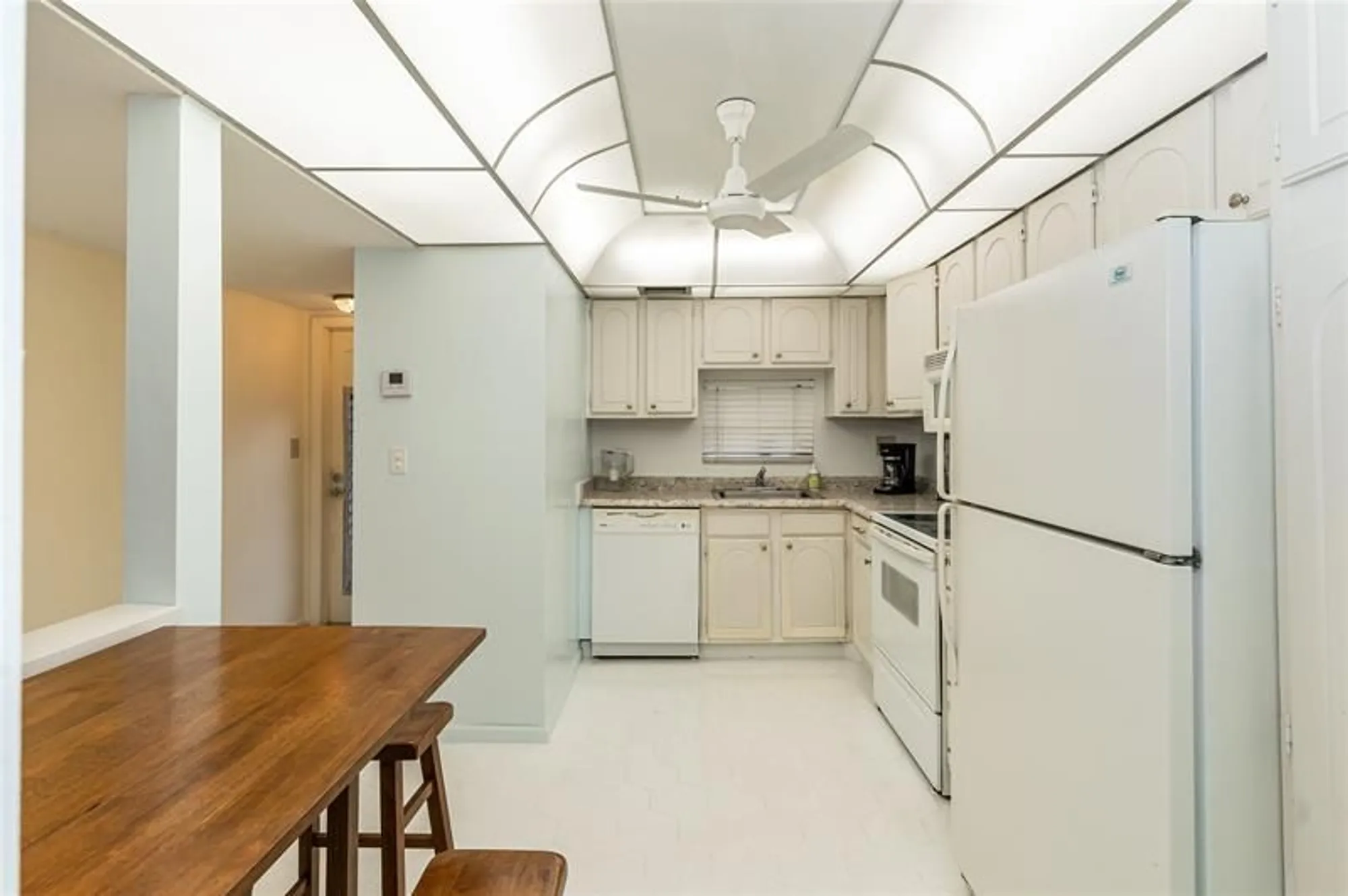 Property Slideshow image 12 of 56 | 9611 n hollybrook lake dr 107, Pembroke Pines, FL, 33025