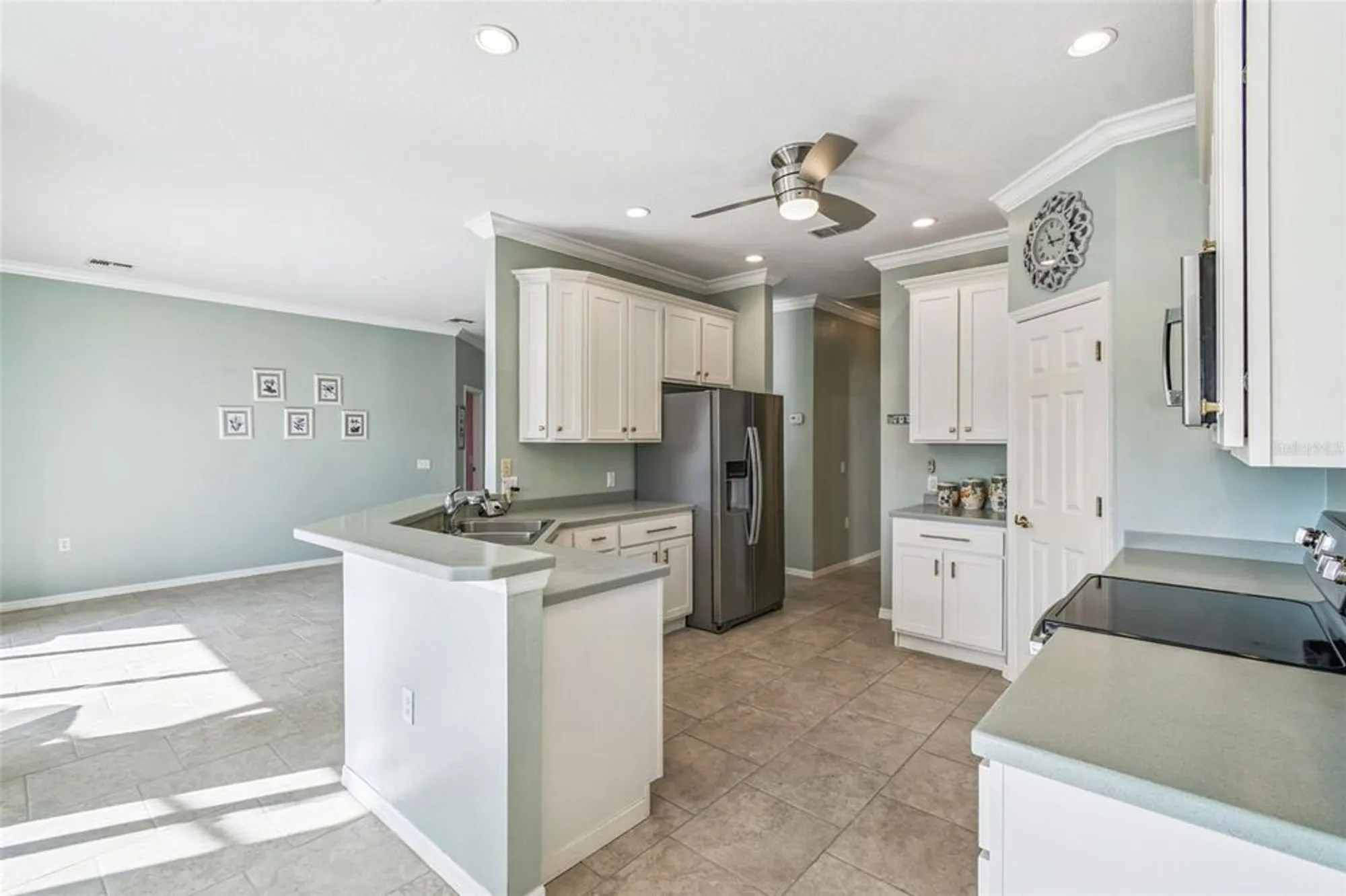 Property Slideshow image 12 of 54 | 219 largo dr, Kissimmee, FL, 34759