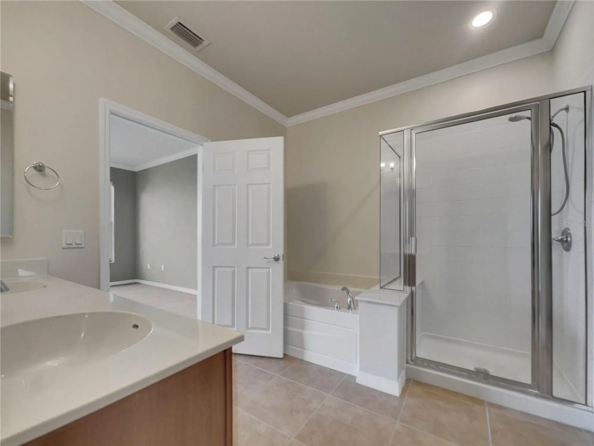 Property Slideshow image 16 of 29 | 1181 burgos dr # 406, Sarasota, FL, 34238
