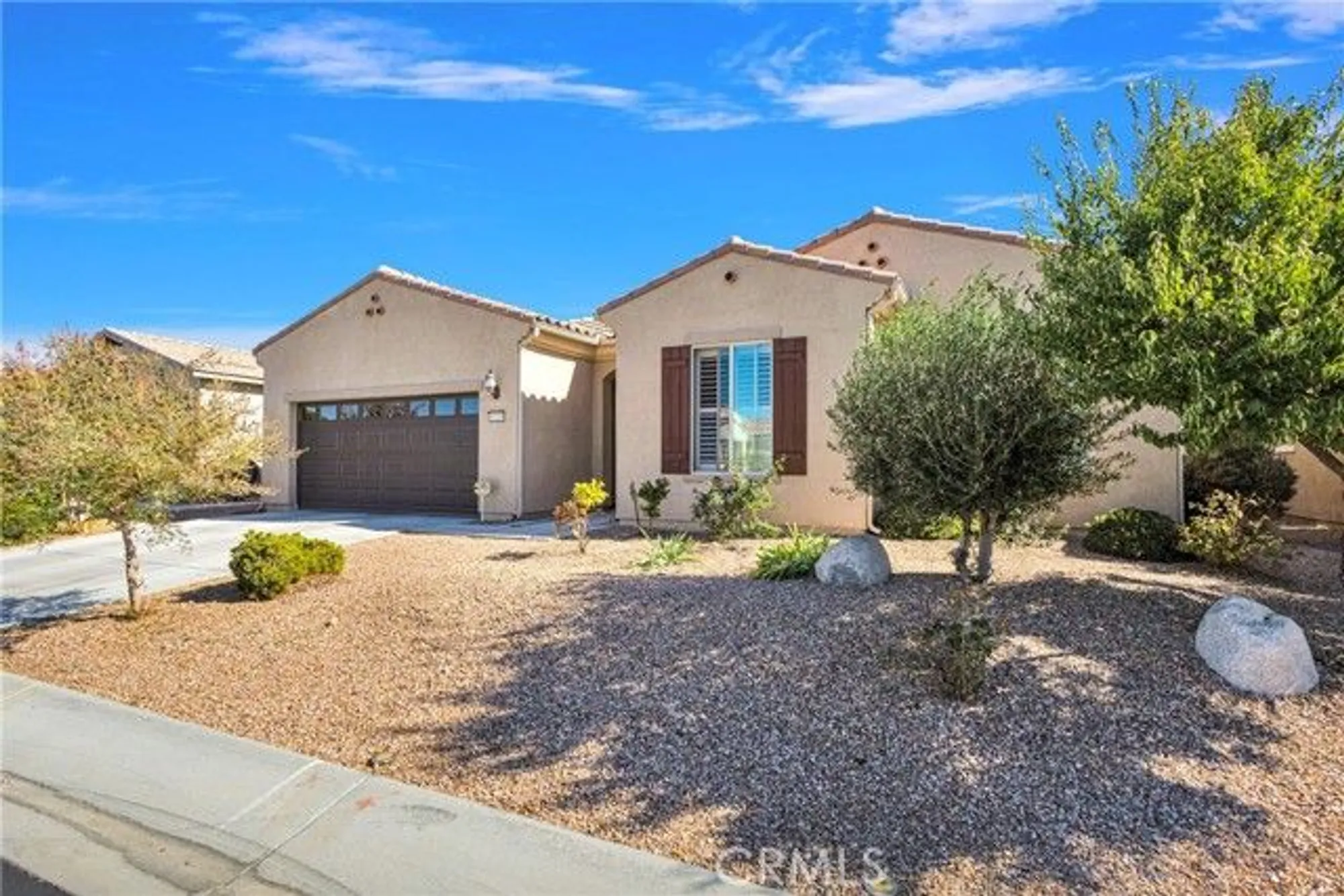 Property Slideshow image 4 of 49 | 19255 castana st, Apple Valley, CA, 92308