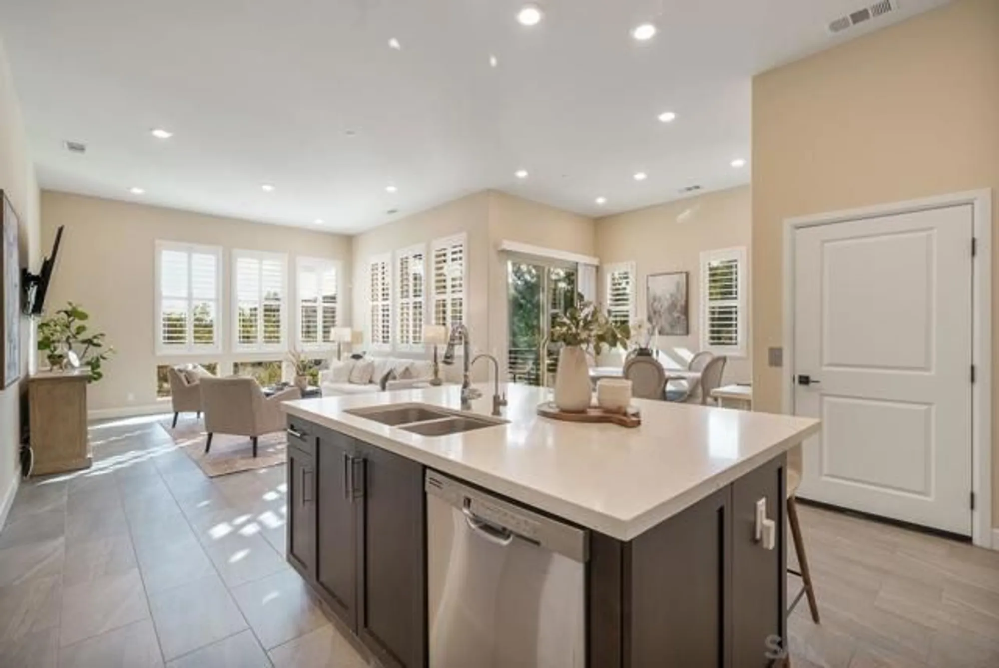 Property Slideshow image 14 of 59 | 16750 coyote bush dr 19, San Diego, CA, 92127