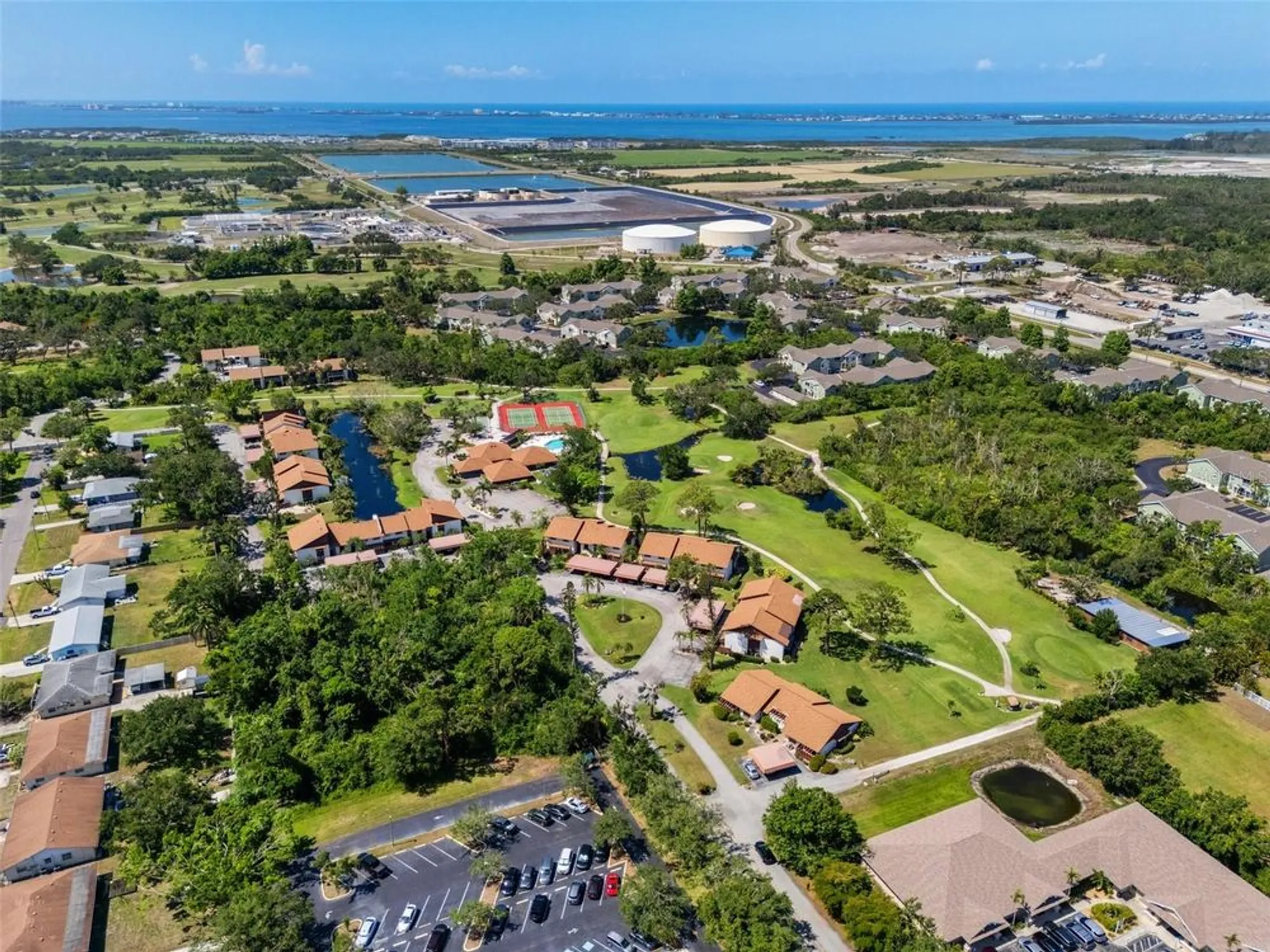 Property Slideshow image 33 of 50 | 6061 fairway ln 1411, Bradenton, FL, 34210