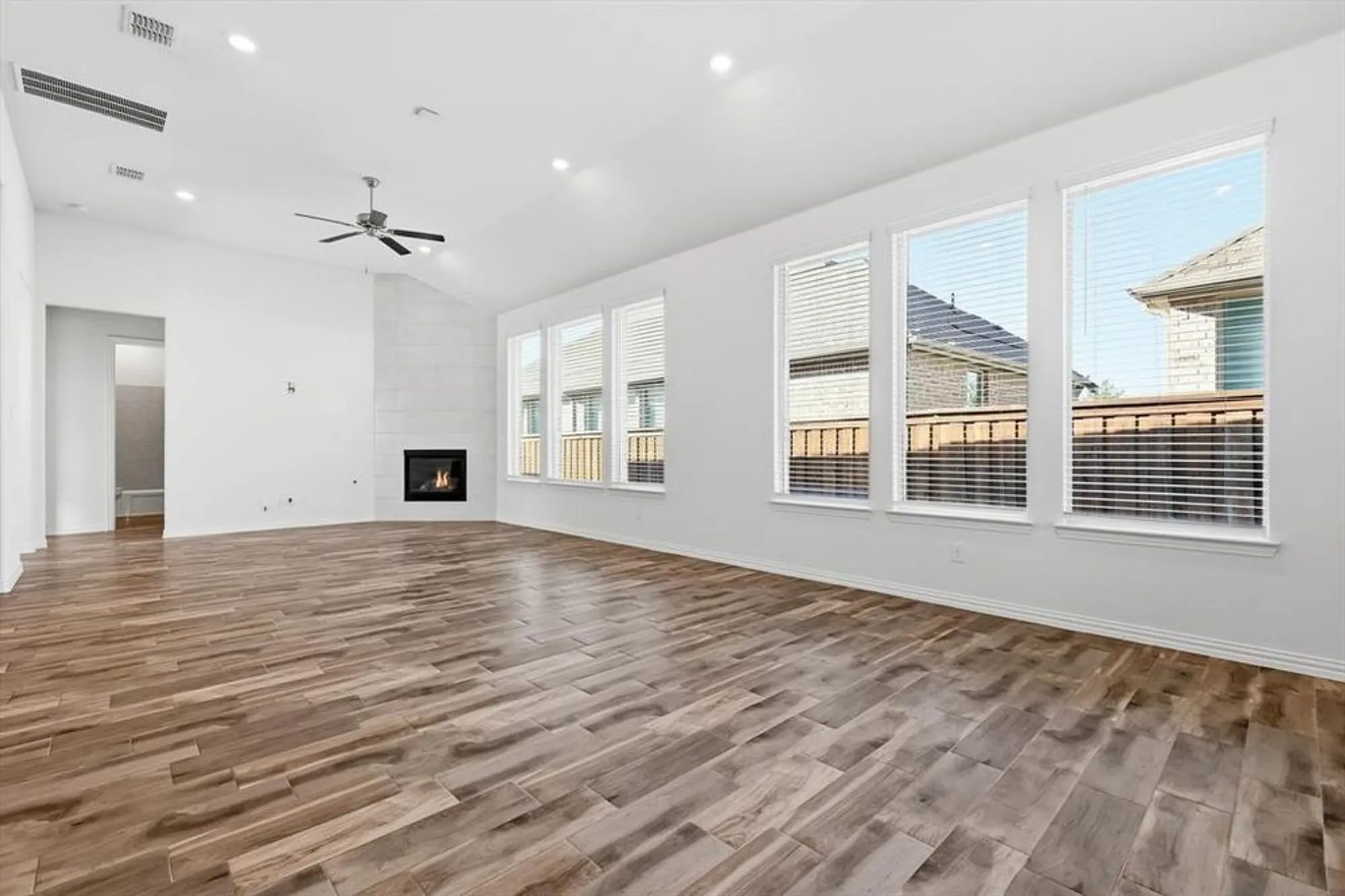 Property Slideshow image 6 of 40 | 4826 forest crest pkwy, Arlington, TX, 76005