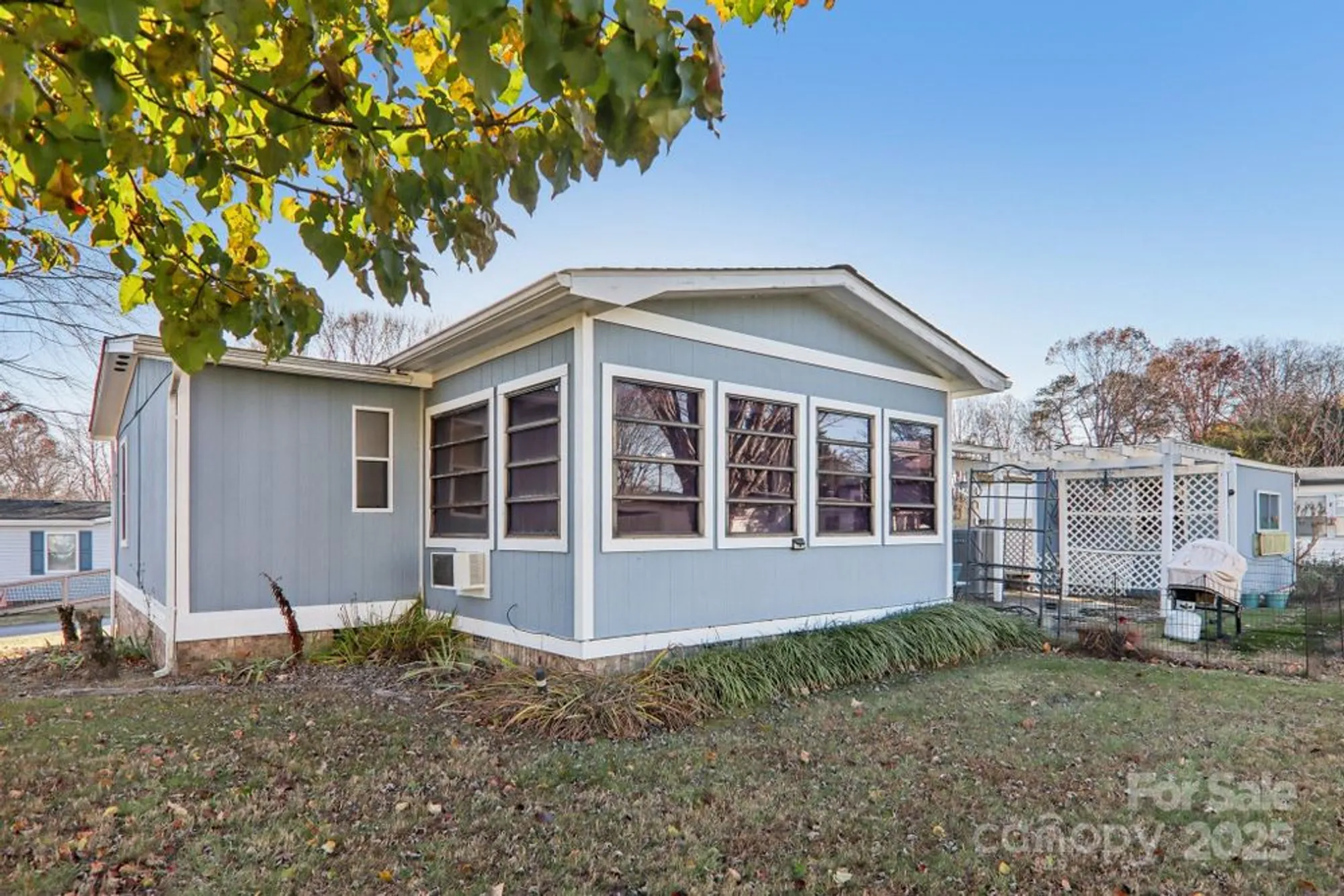 Property Slideshow image 37 of 48 | 302 meadowbrook ct, Hendersonville, NC, 28792