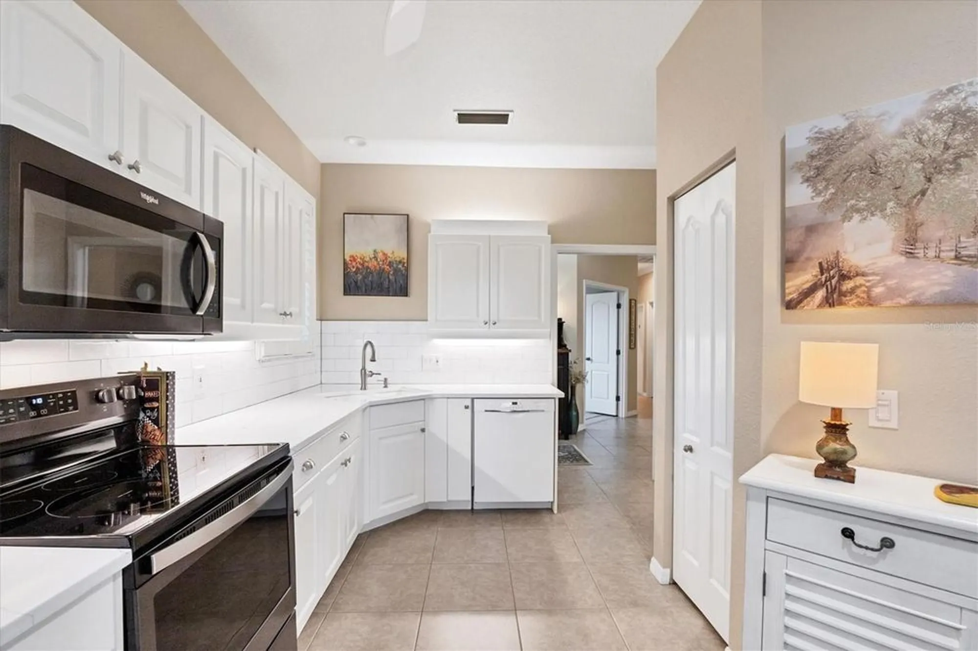 Property Slideshow image 11 of 44 | 914 barclay ct, Venice, FL, 34293
