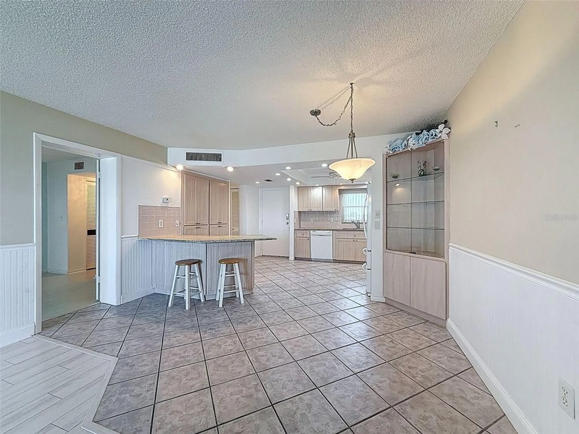 Property Slideshow image 9 of 32 | 4550 cove cir apt 507, St Petersburg, FL, 33708