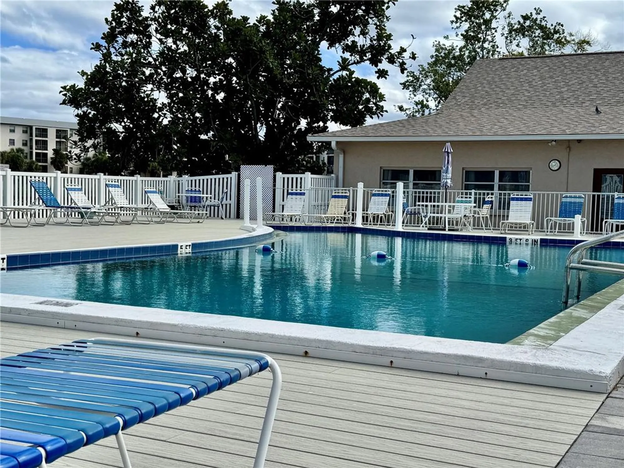 Property Slideshow image 41 of 48 | 3927 lake bayshore dr # f312, Bradenton, FL, 34205