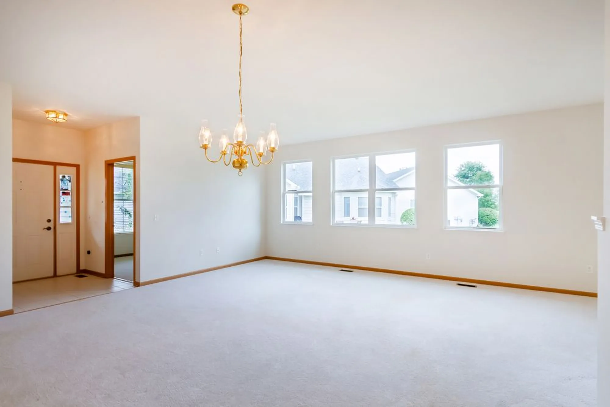 Property Slideshow image 5 of 28 | 1508 w ludington cir, Romeoville, IL, 60446