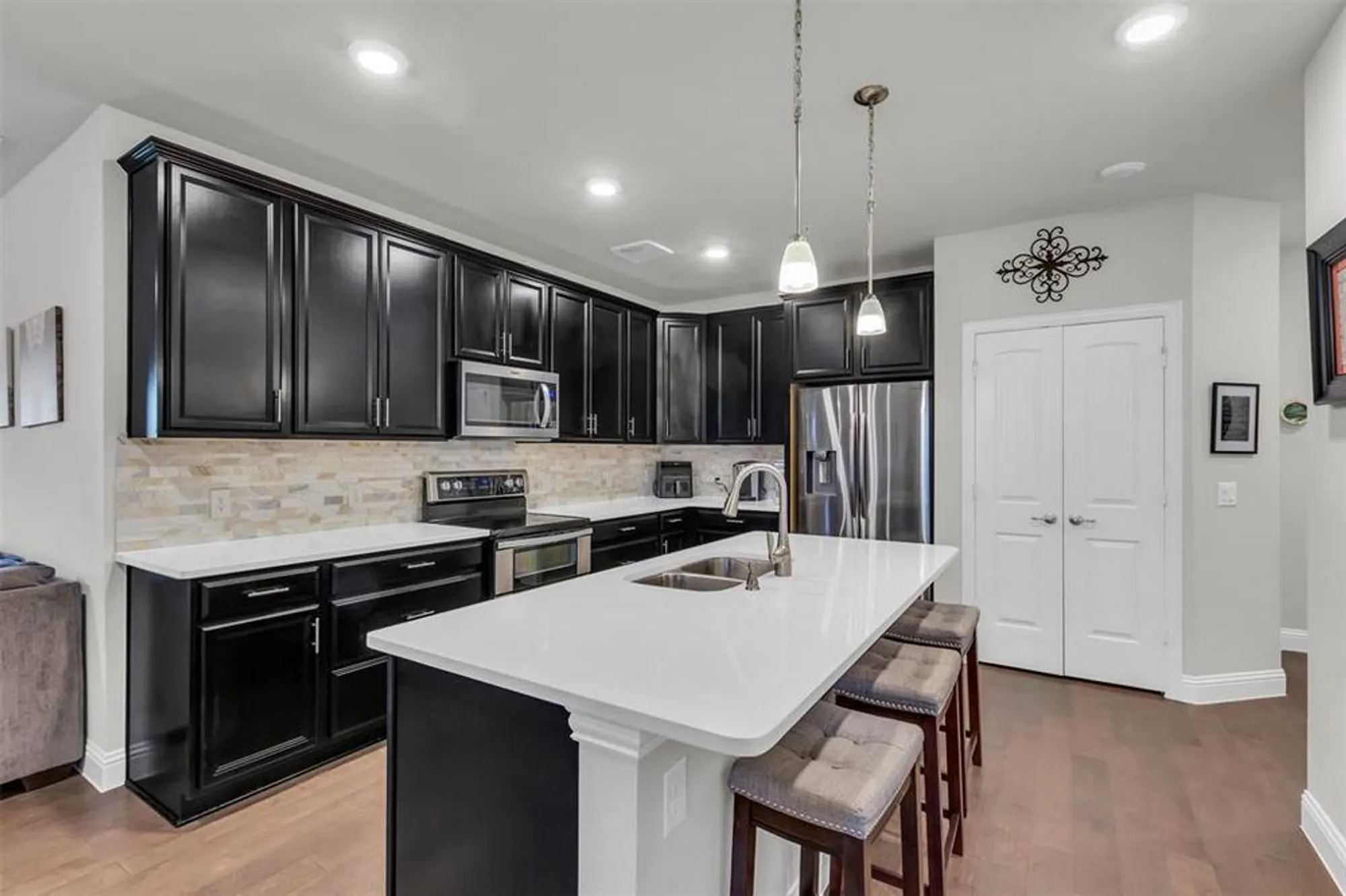 Property Slideshow image 6 of 34 | 1735 wittington pl apt 2302, Dallas, TX, 75234