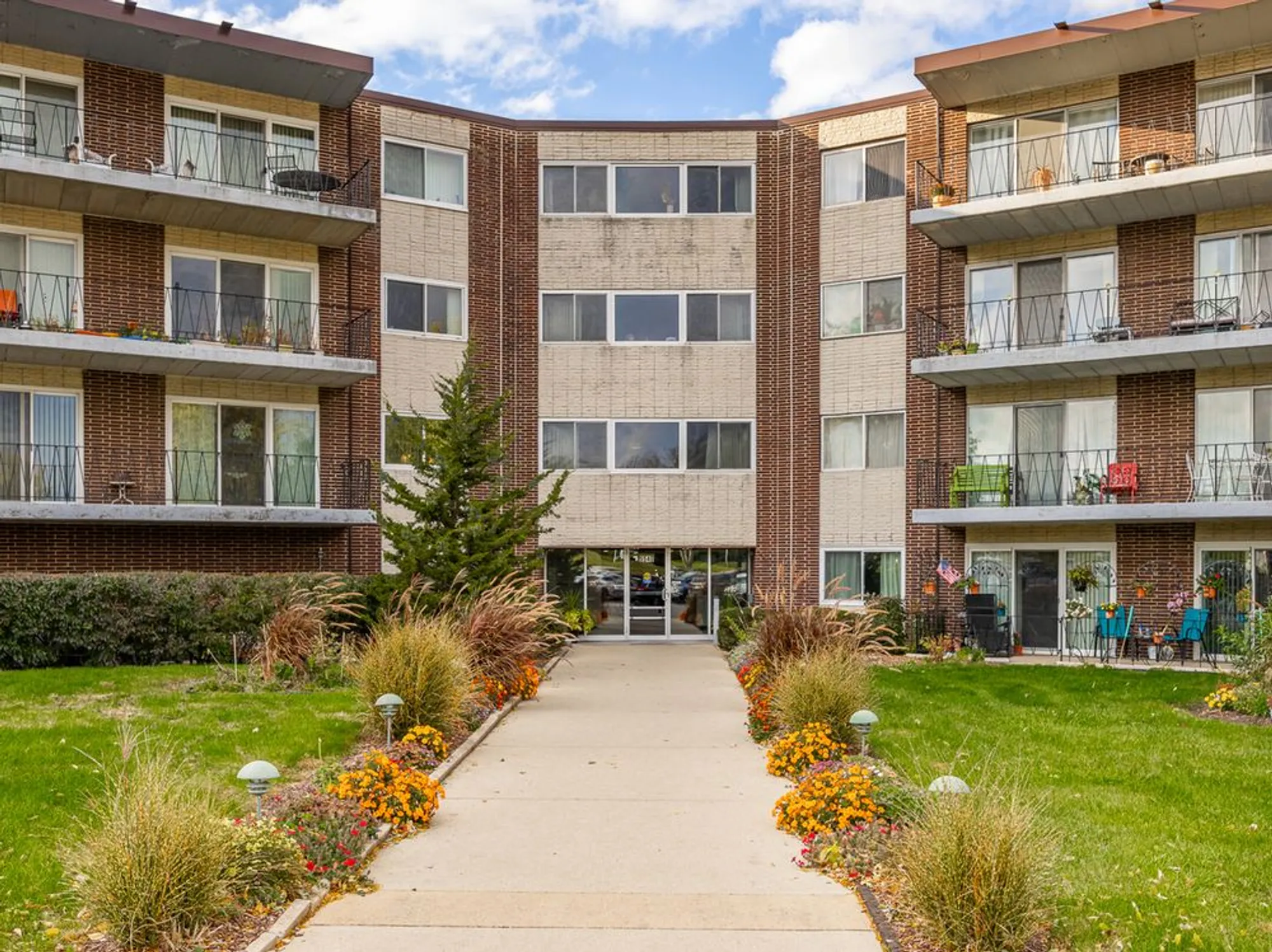 Property Slideshow image 23 of 25 | 5540 walnut ave apt 33a, Downers Grove, IL, 60515