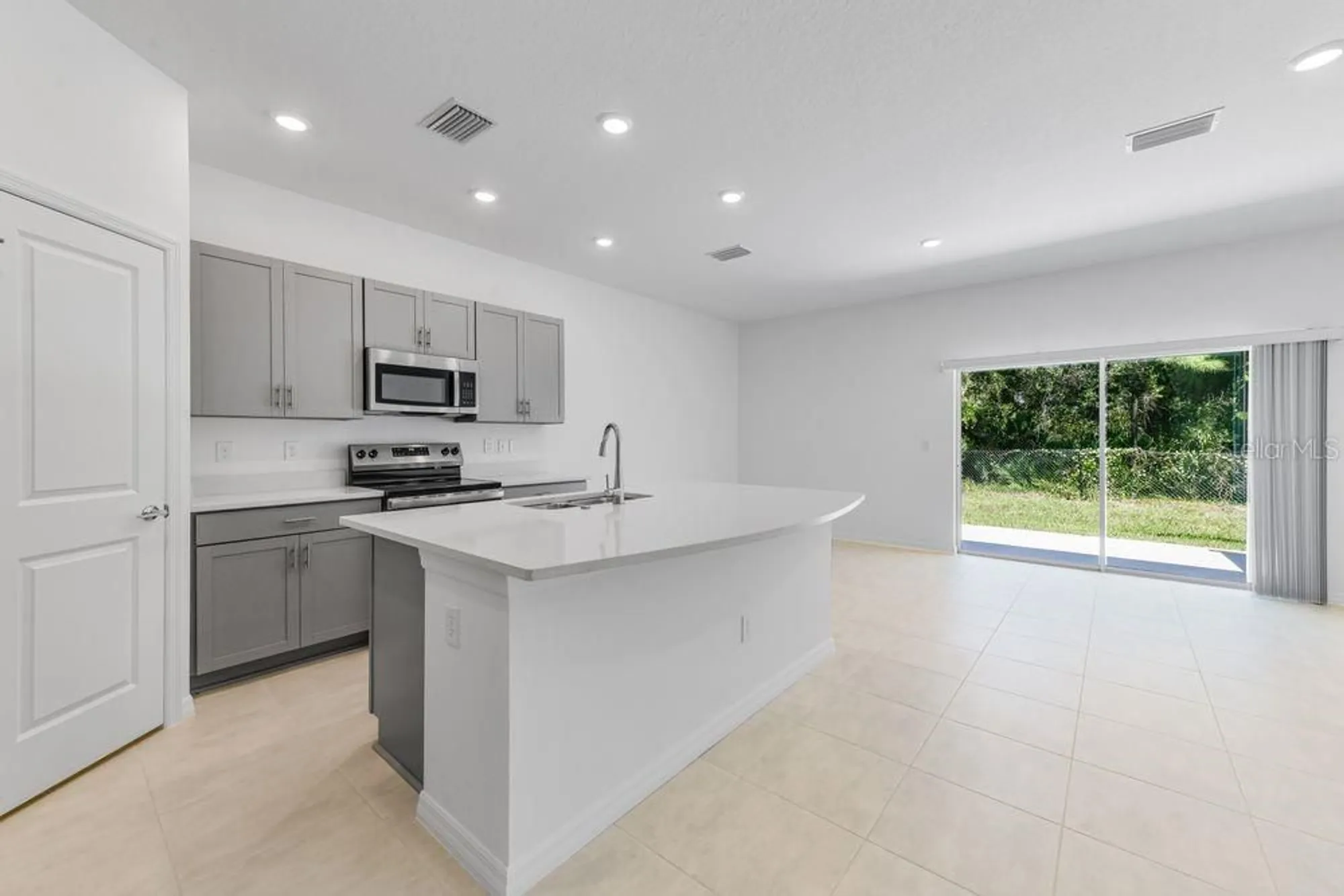 Property Slideshow image 7 of 41 | 15152 cuzcorro ct, Nokomis, FL, 34275