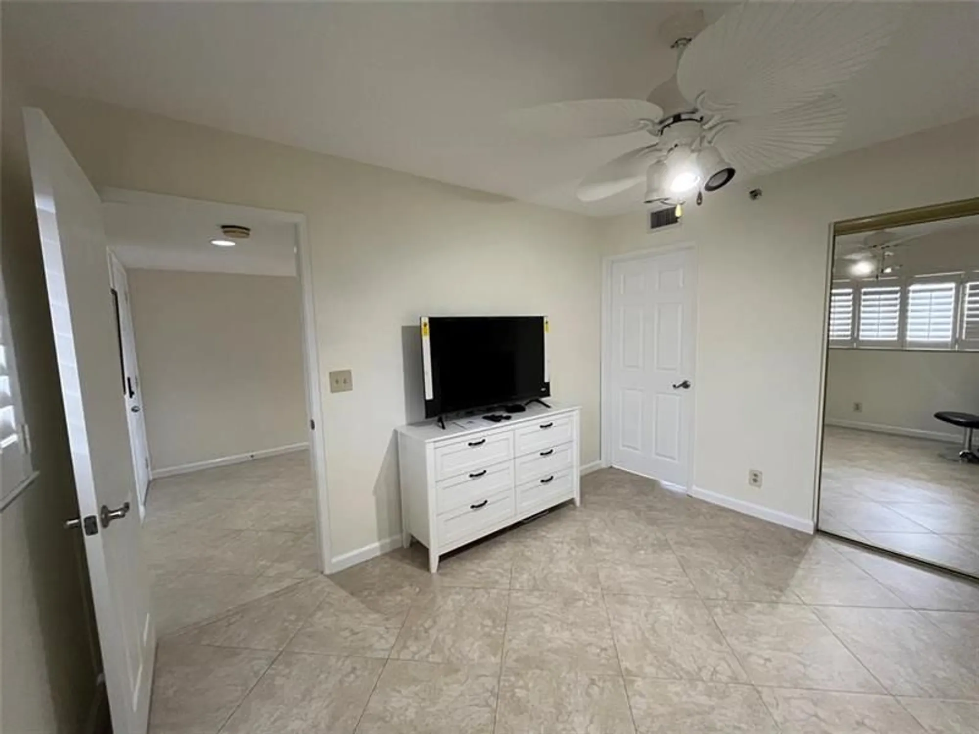 Property Slideshow image 18 of 25 | 7260 kinghurst dr apt 606, Delray Beach, FL, 33446